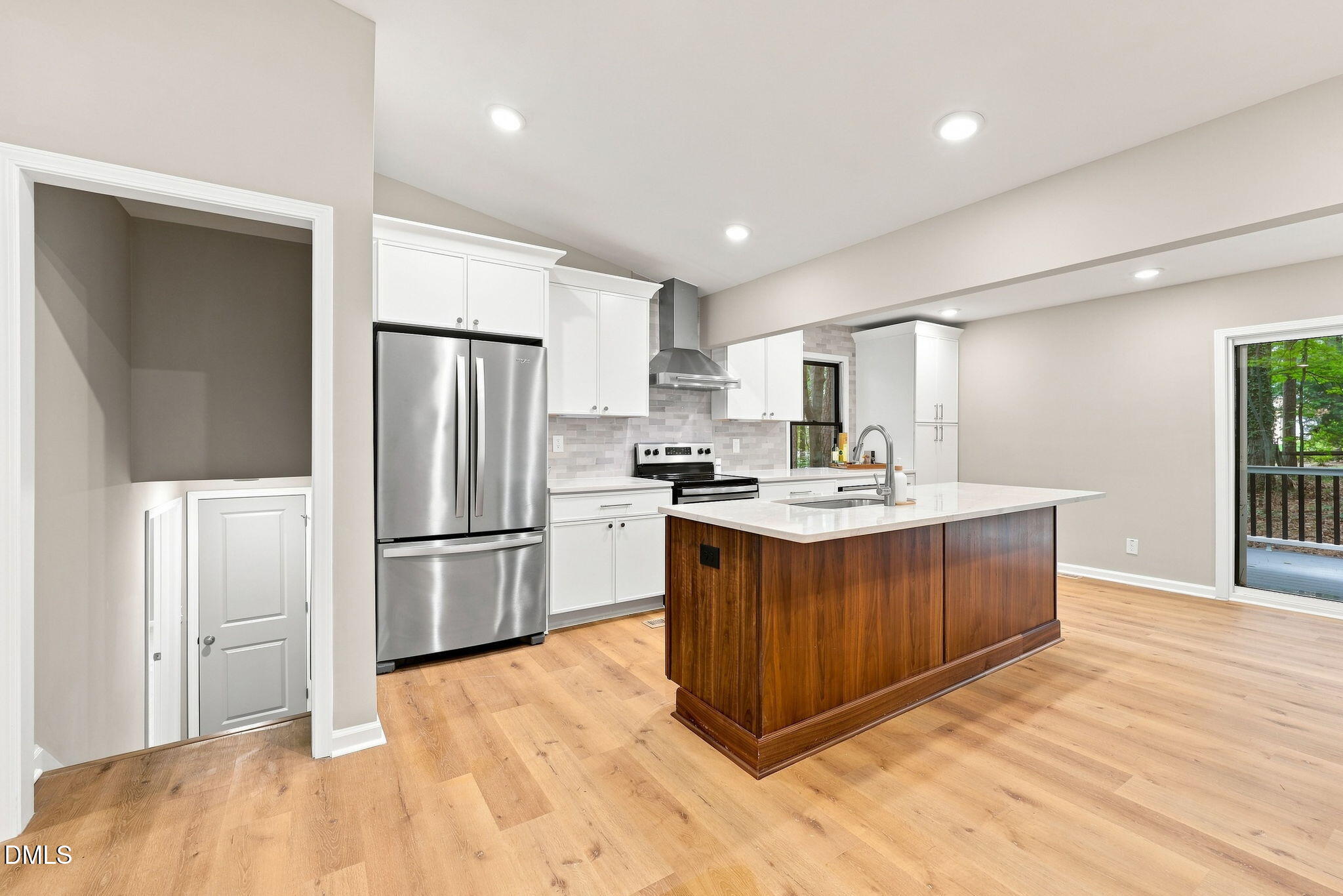 1006 Suterland Road Property Photo 11