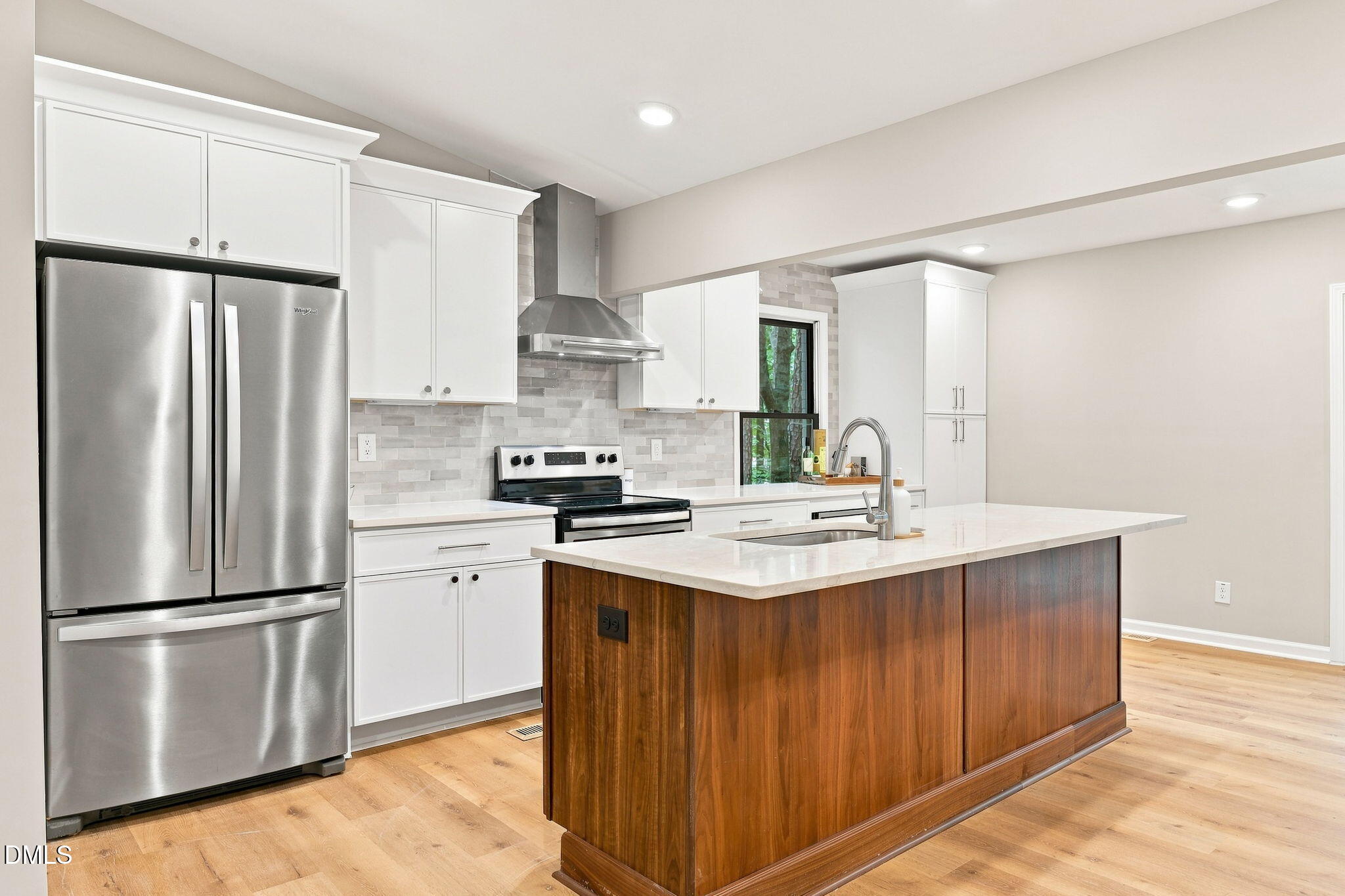 1006 Suterland Road Property Photo 12