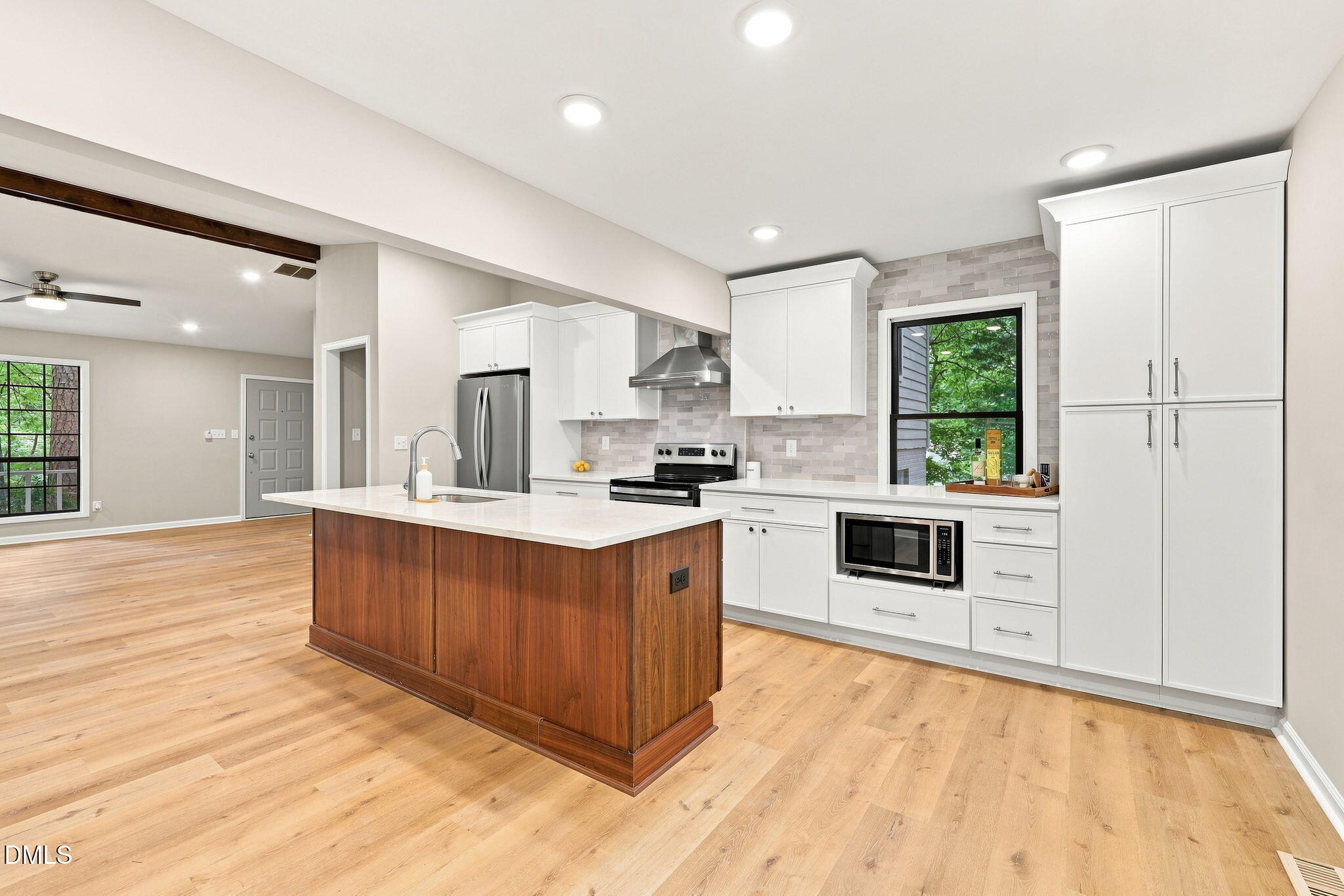 1006 Suterland Road Property Photo 13