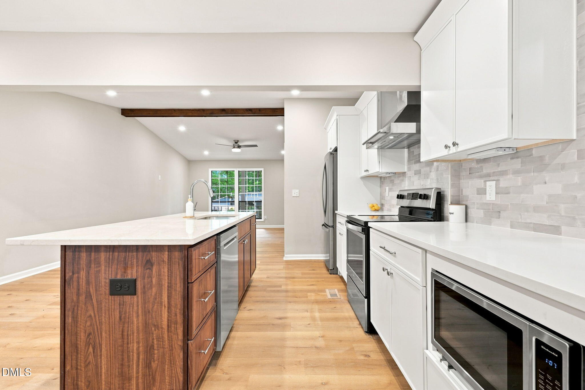 1006 Suterland Road Property Photo 14