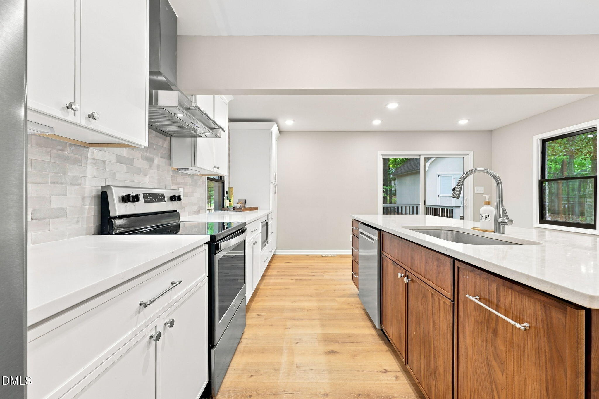 1006 Suterland Road Property Photo 16