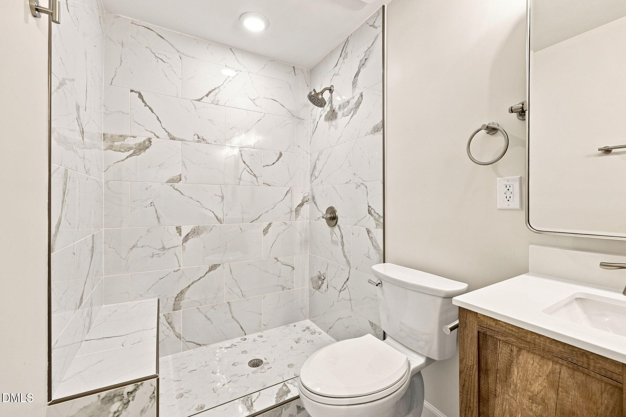 1006 Suterland Road Property Photo 24