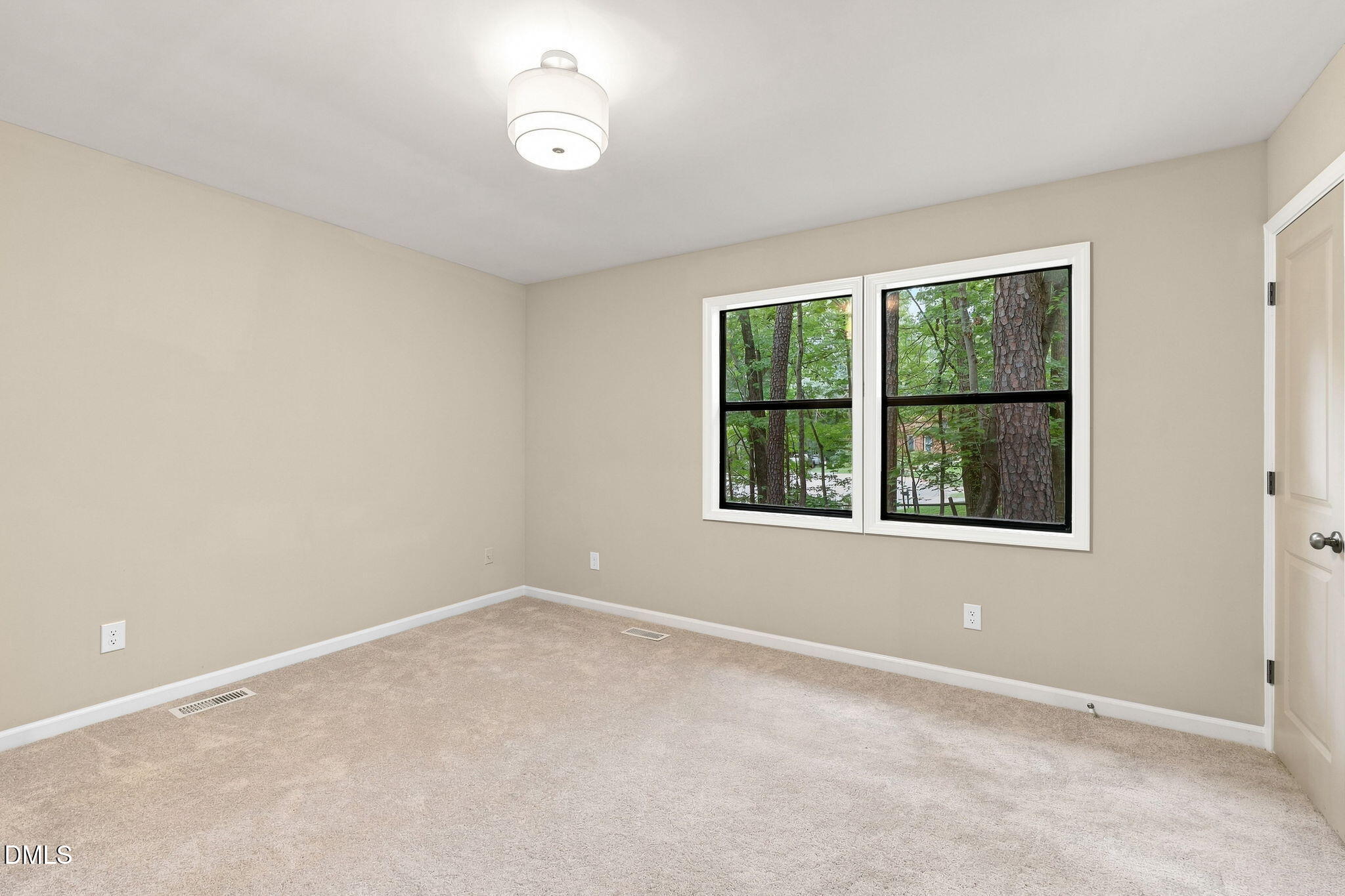 1006 Suterland Road Property Photo 25