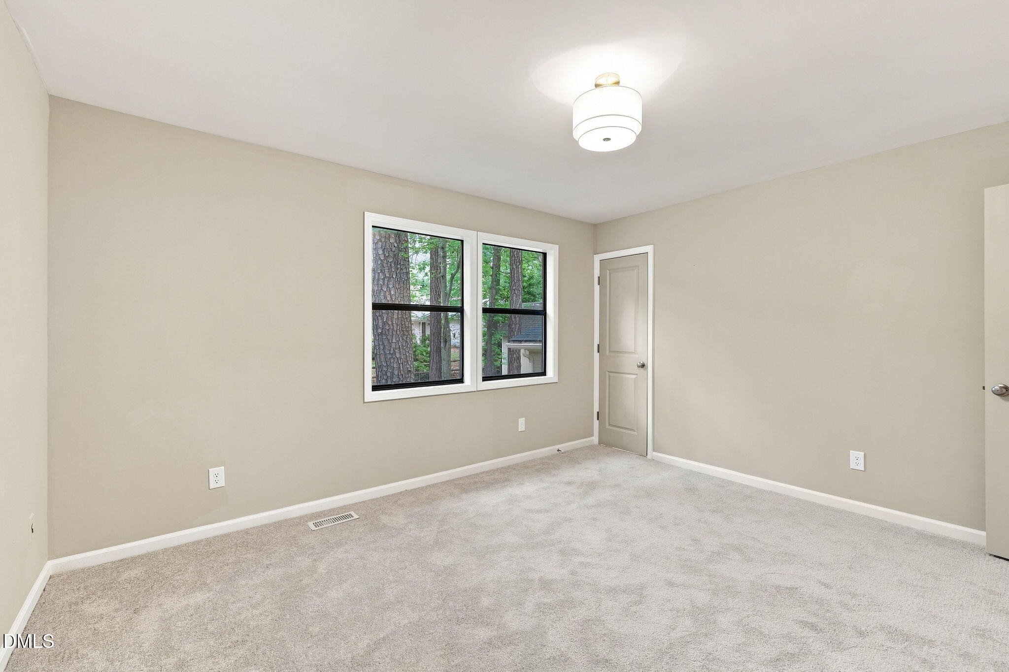1006 Suterland Road Property Photo 26