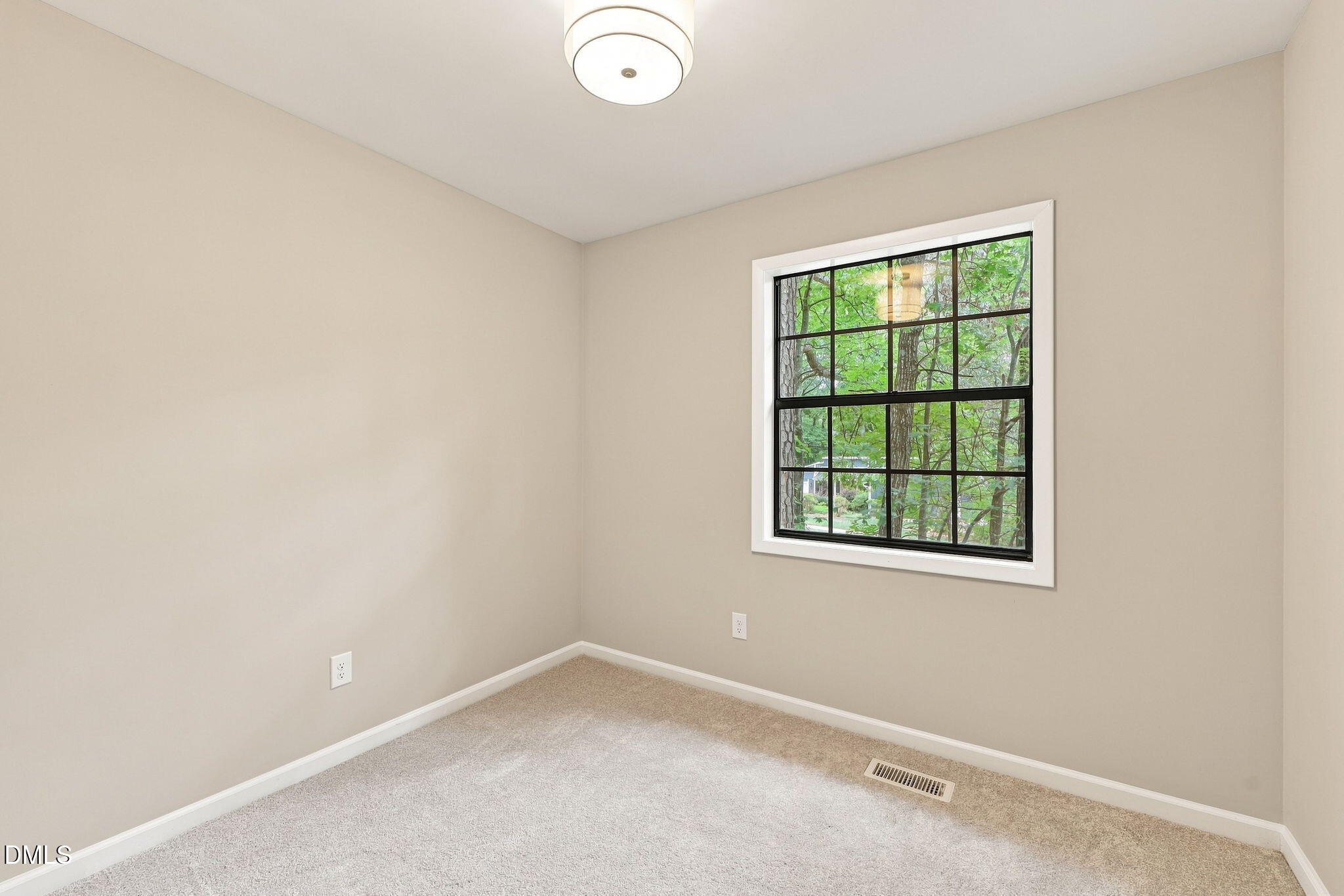 1006 Suterland Road Property Photo 28