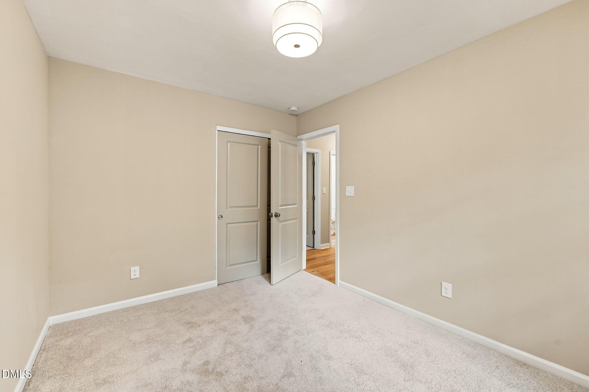 1006 Suterland Road Property Photo 33
