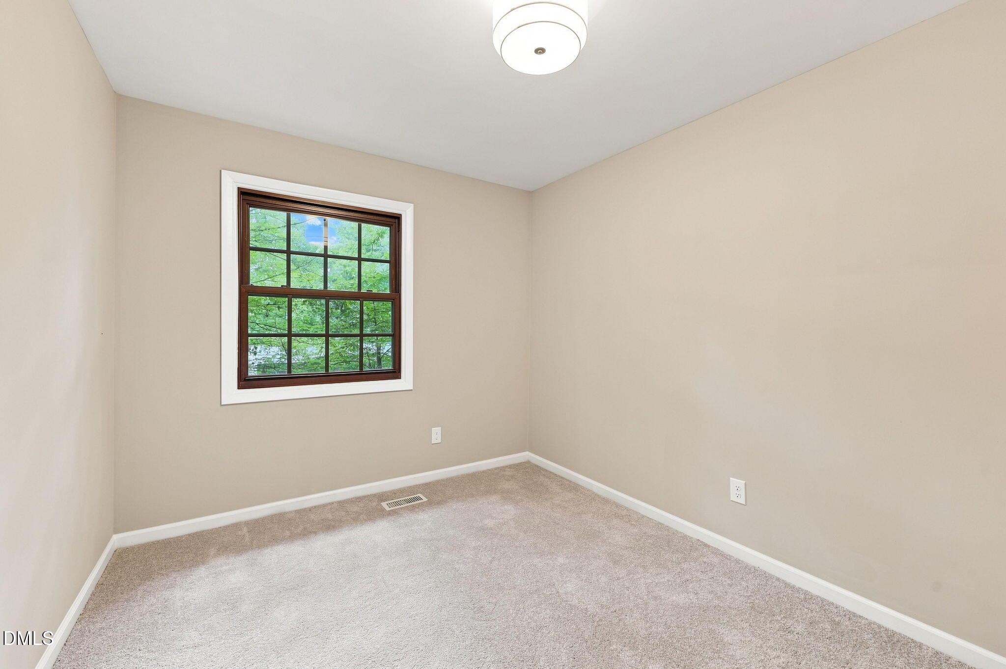 1006 Suterland Road Property Photo 34