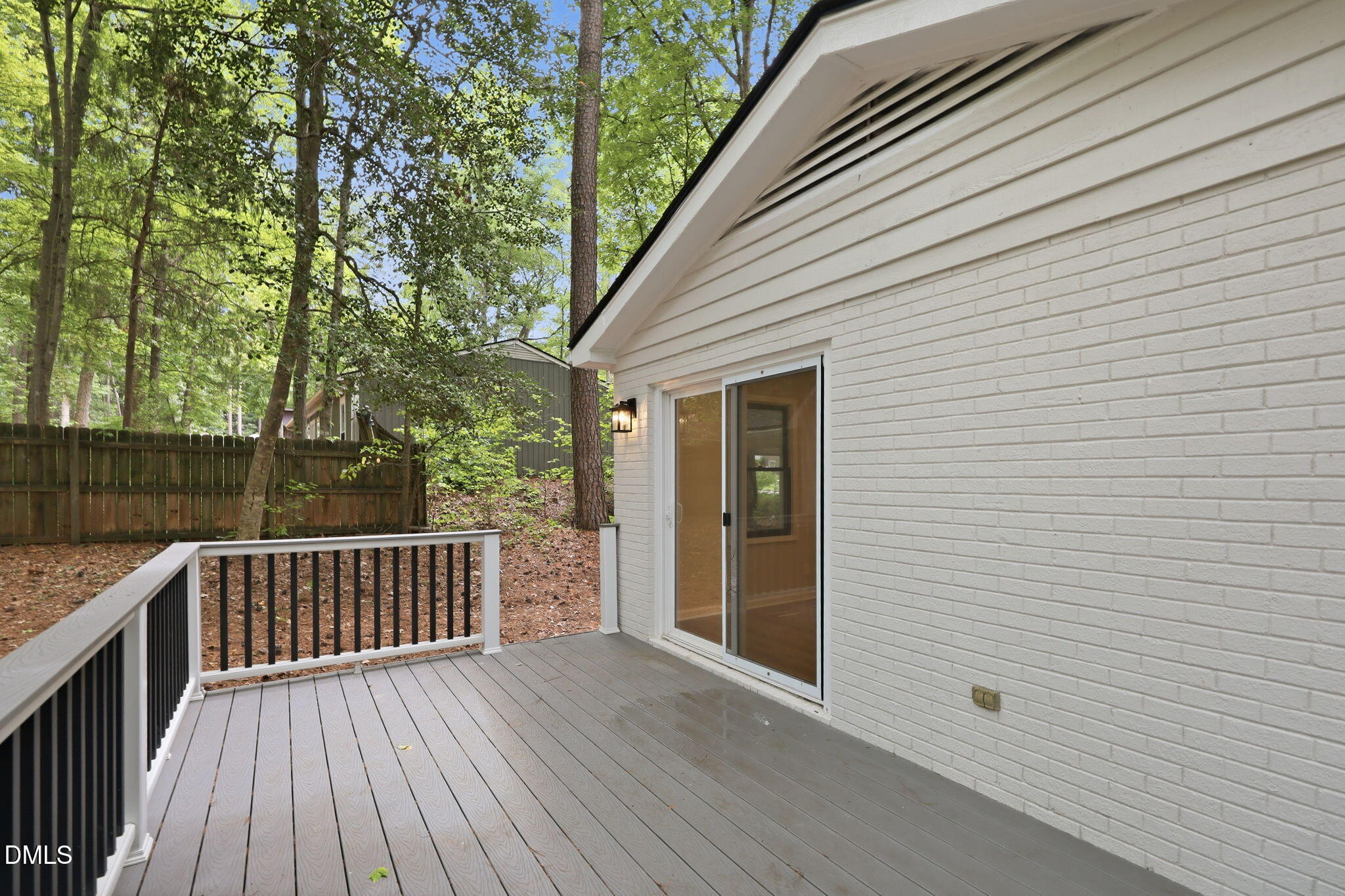 1006 Suterland Road Property Photo 37