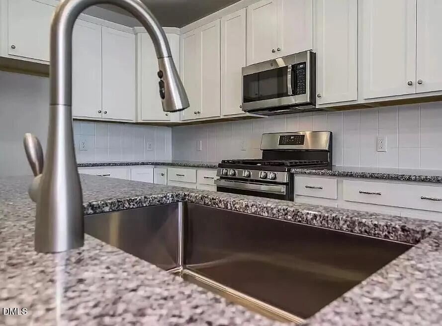 1009 Commack Drive Property Photo 3