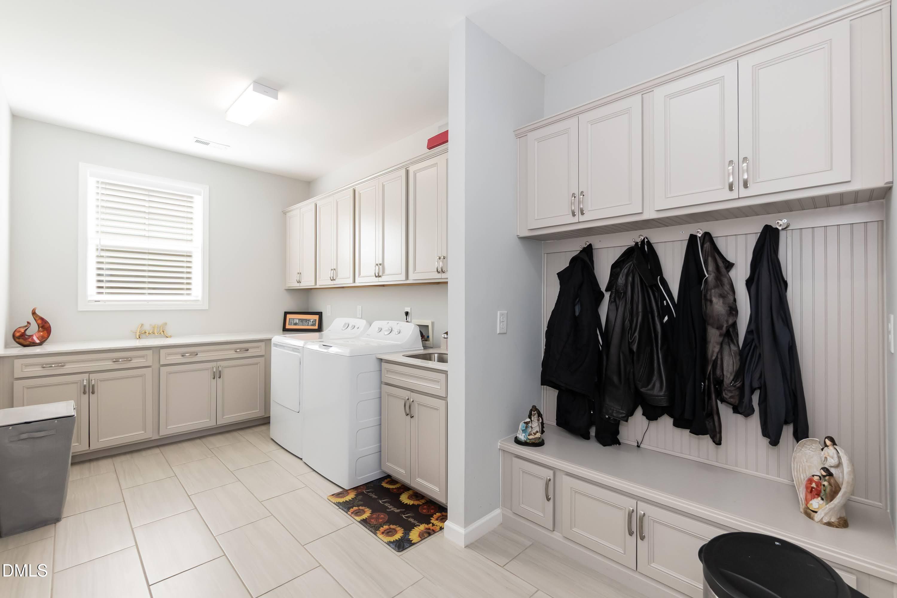 1009 Crescent Moon Court Property Photo 5