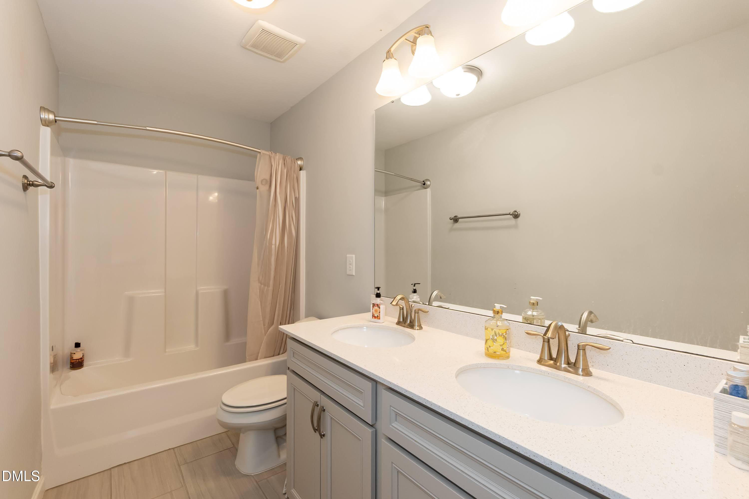 1009 Crescent Moon Court Property Photo 24