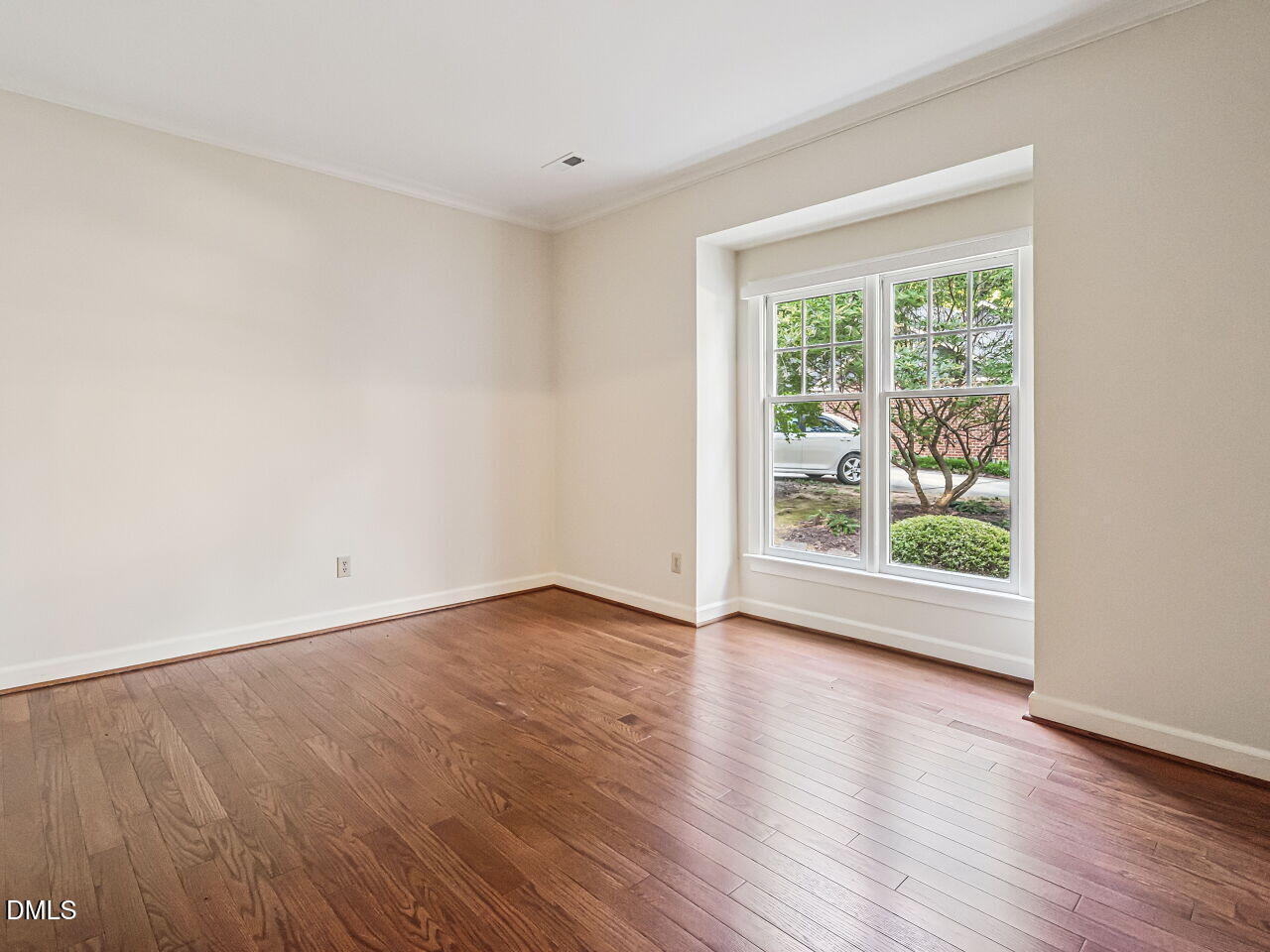 113 Prestwick Pl Place Property Photo 5