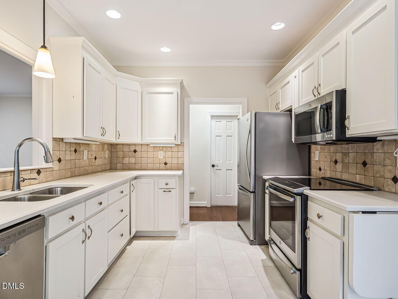 113 Prestwick Pl Place Property Photo 10