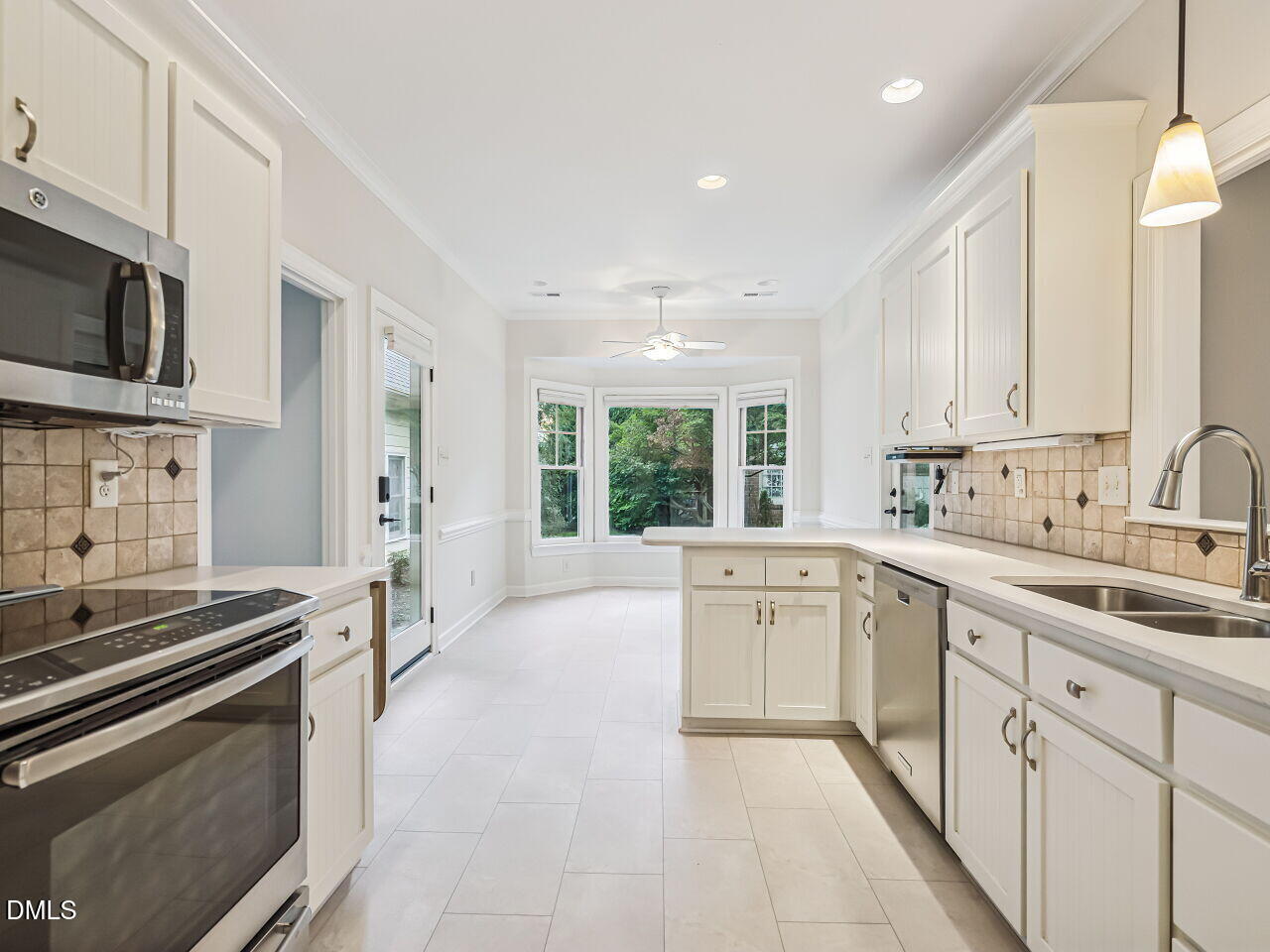 113 Prestwick Pl Place Property Photo 12