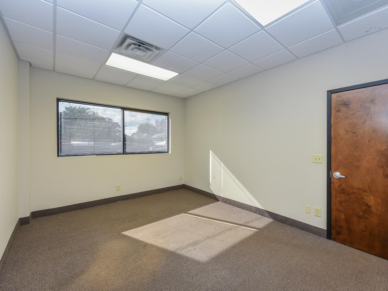 5104 Western Boulevard D Property Photo 12