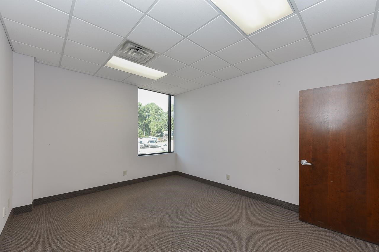 5104 Western Boulevard D Property Photo 14