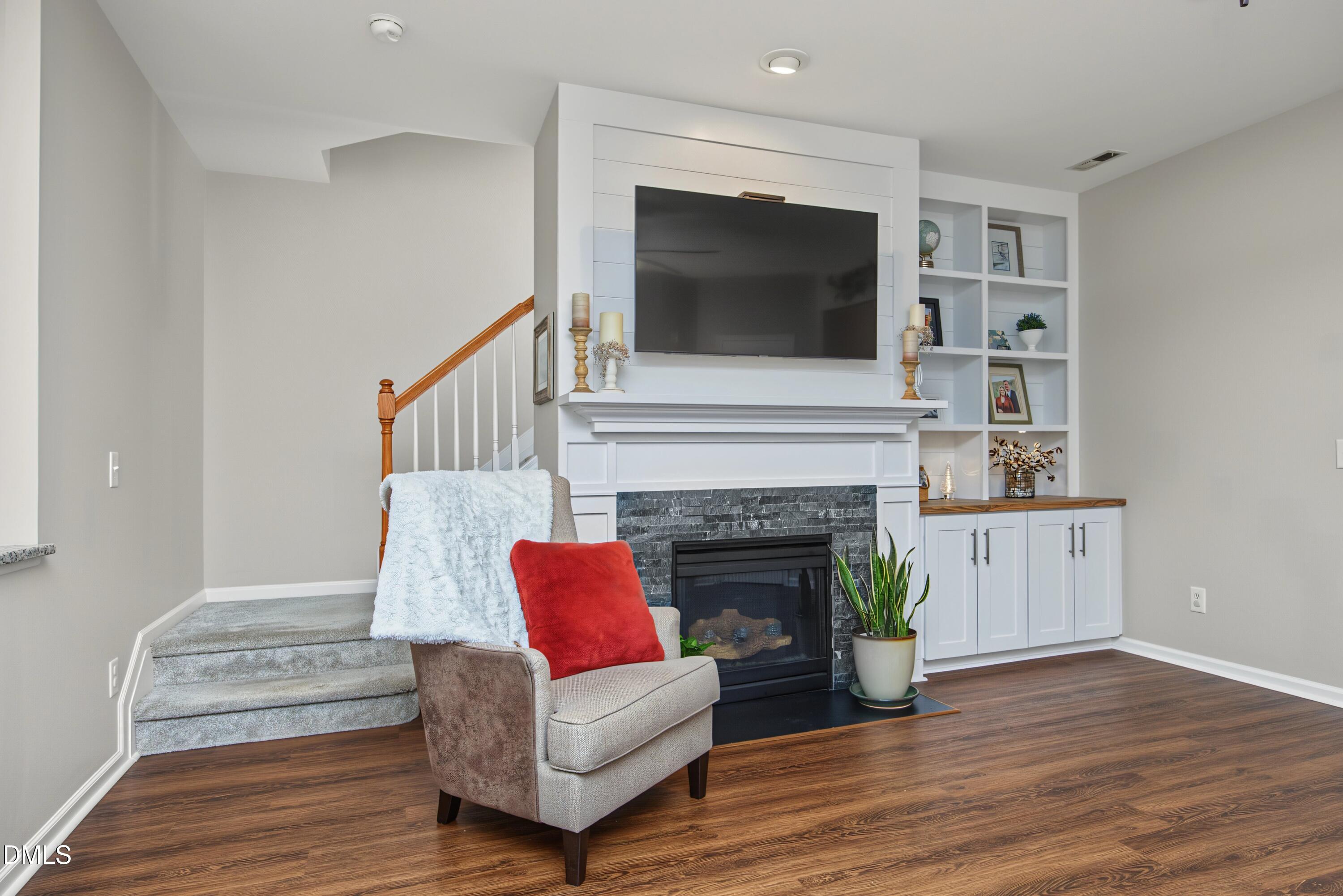 8618 Redcrest Place Property Photo 7