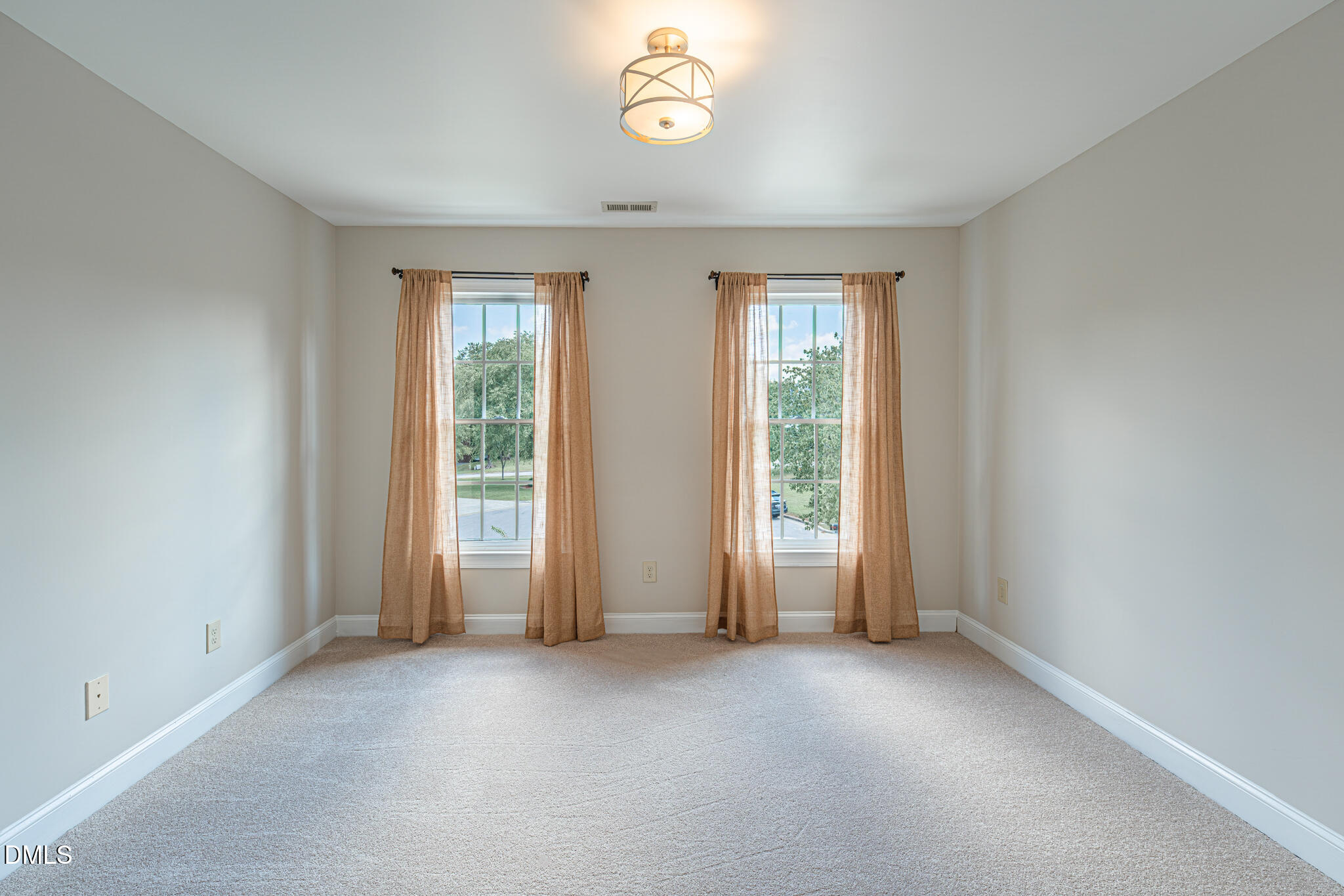 105 Silk Leaf Court Property Photo 27