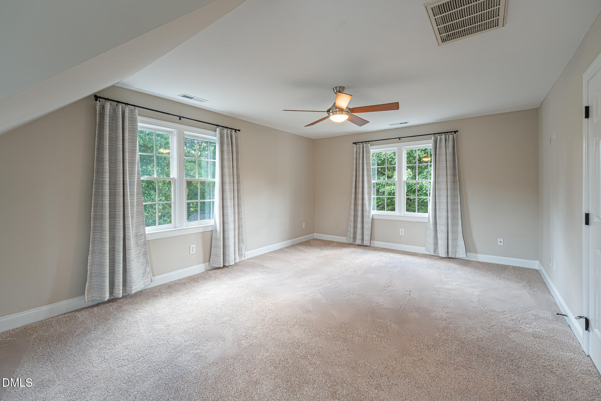 105 Silk Leaf Court Property Photo 28