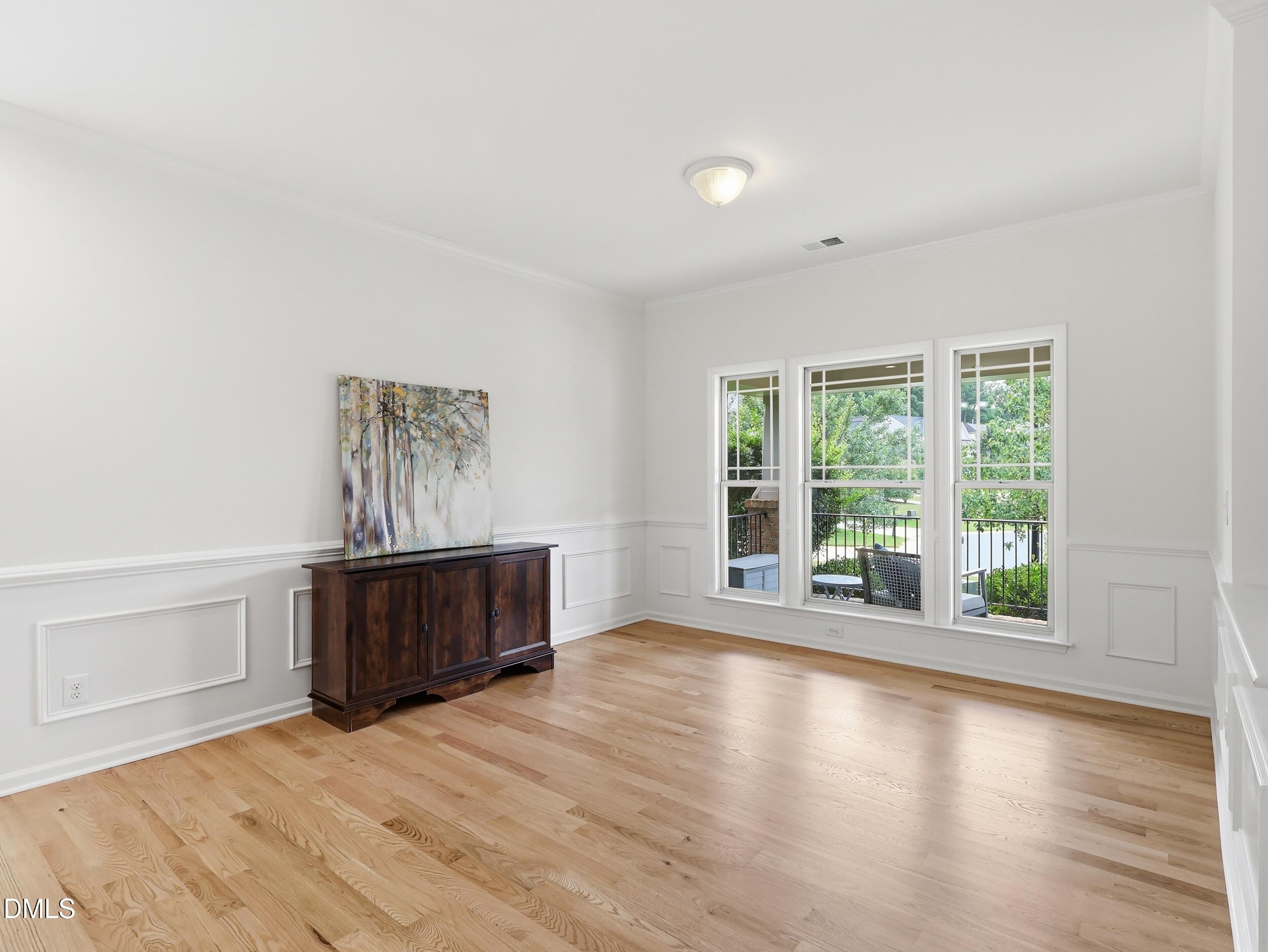 2472 Everstone Road Property Photo 4