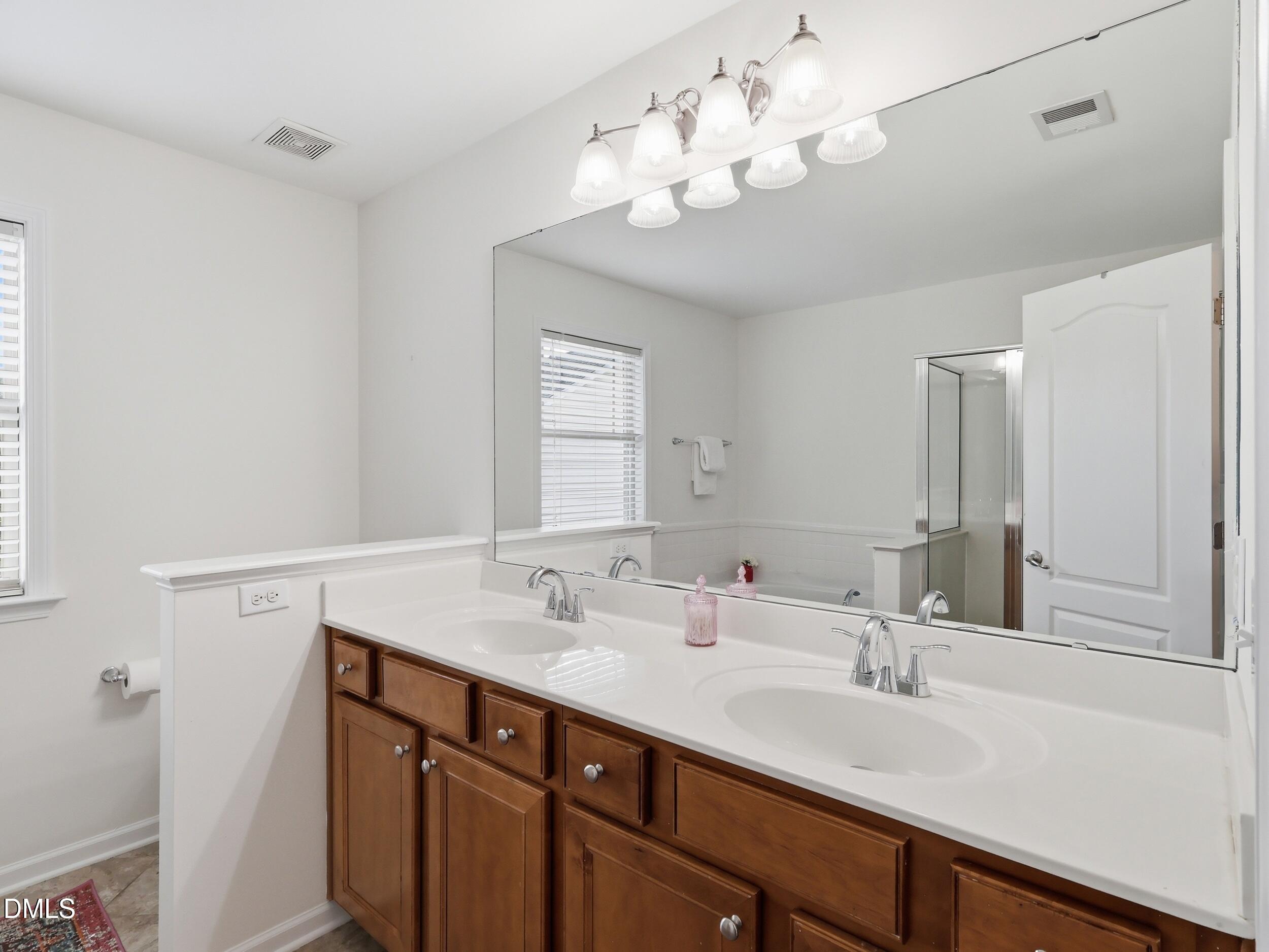 2472 Everstone Road Property Photo 14