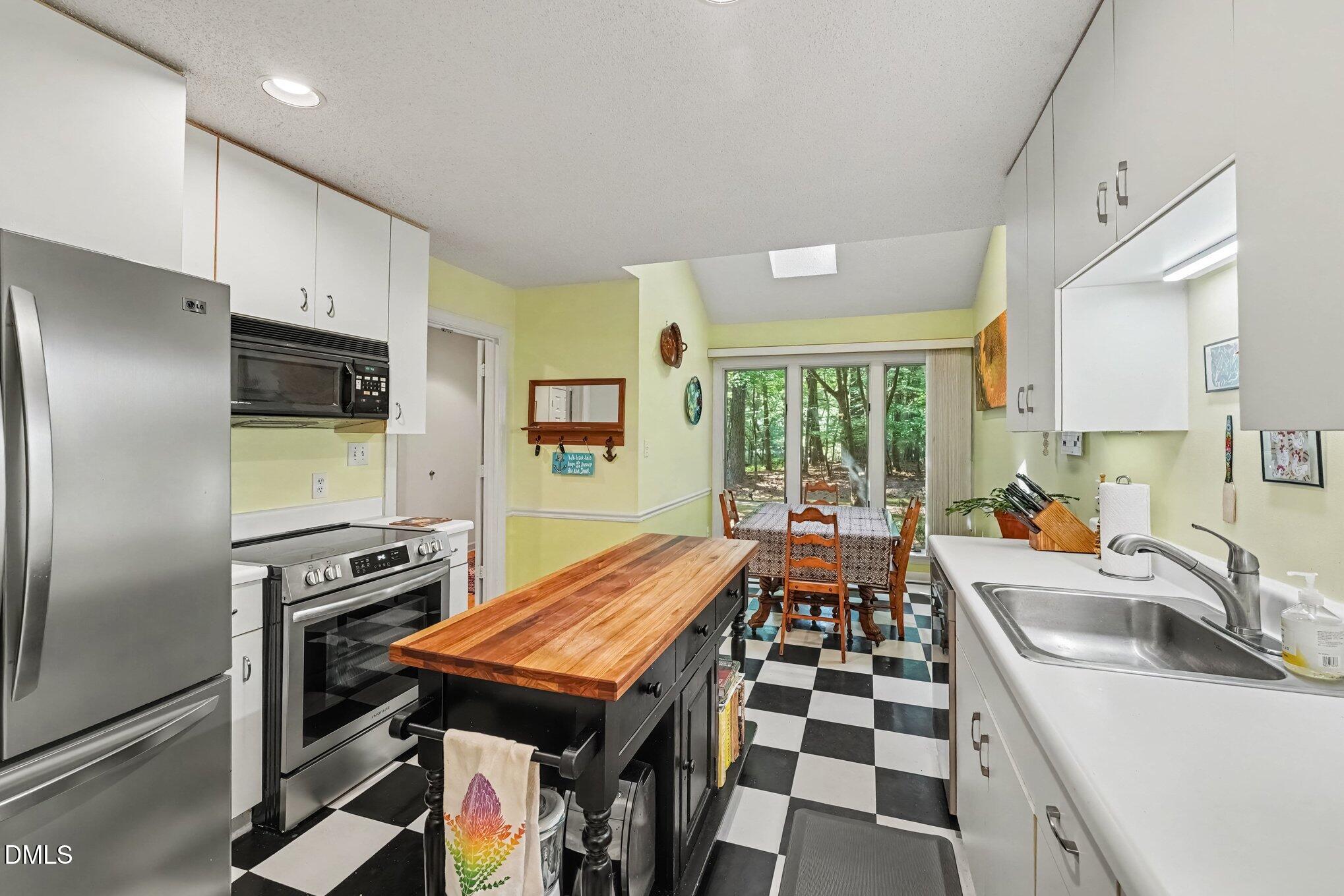 486 Beechmast Property Photo 4