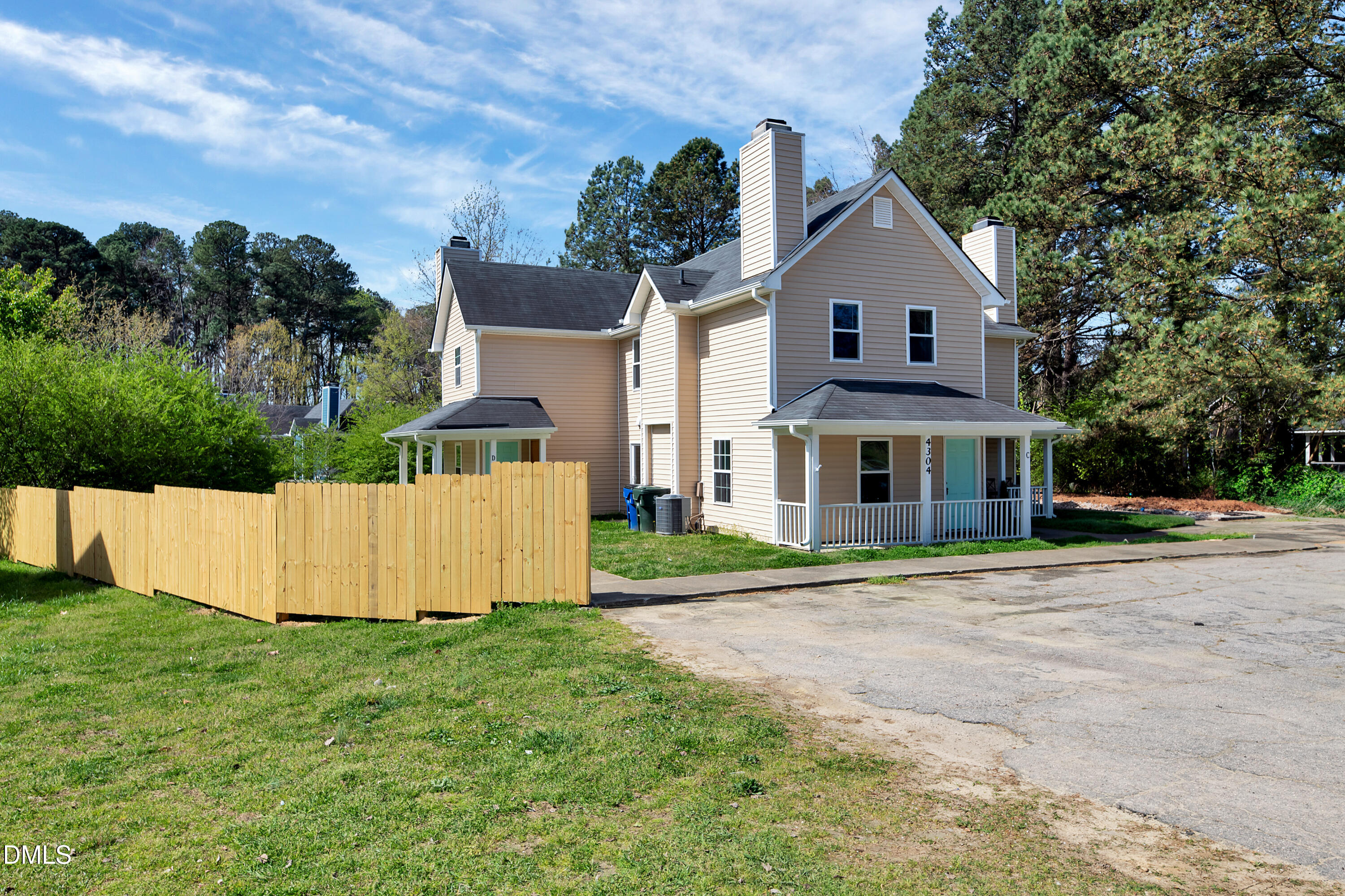 4304 Presley Court Property Photo 2