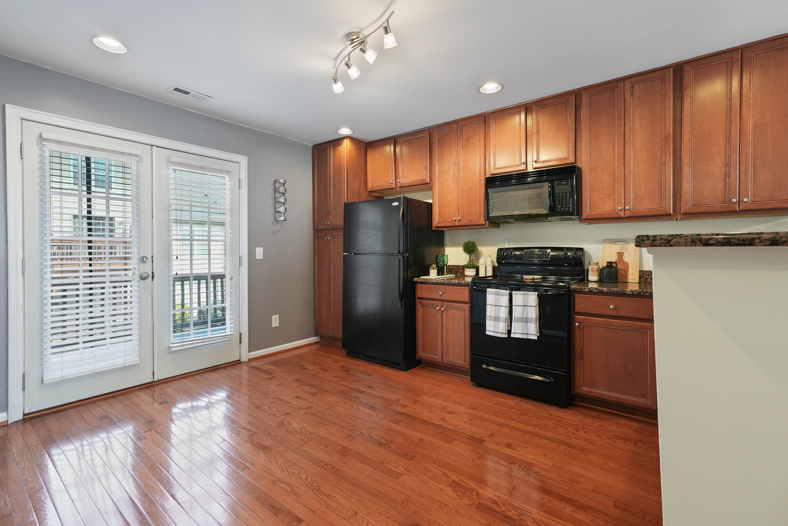 9909 Wasser Court Property Photo 11