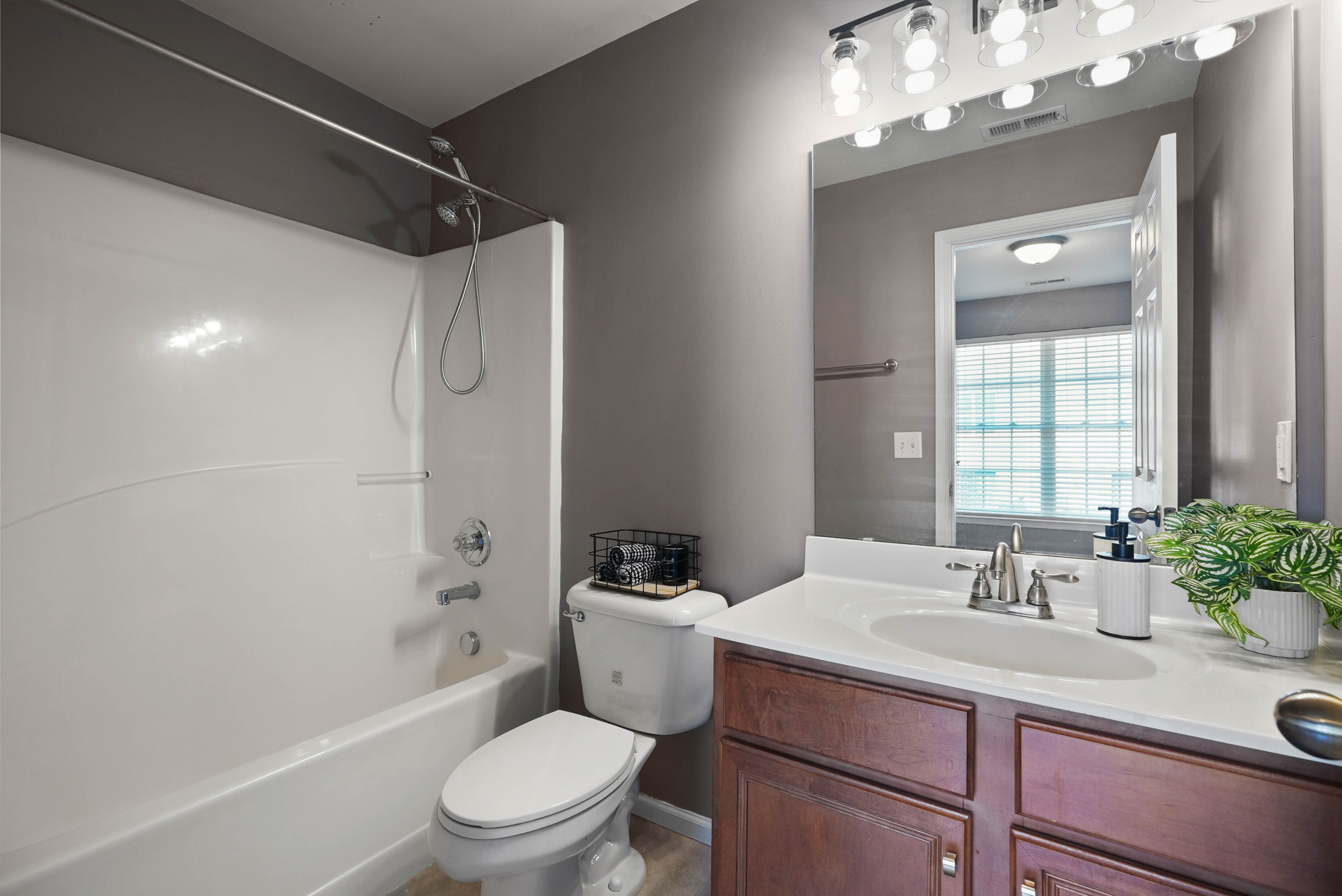 9909 Wasser Court Property Photo 16