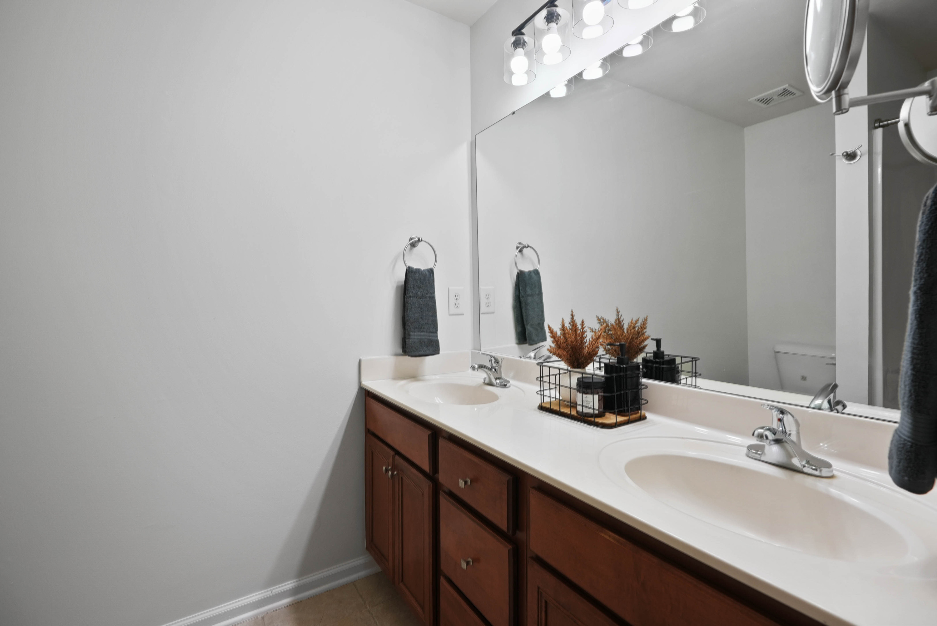 9909 Wasser Court Property Photo 19