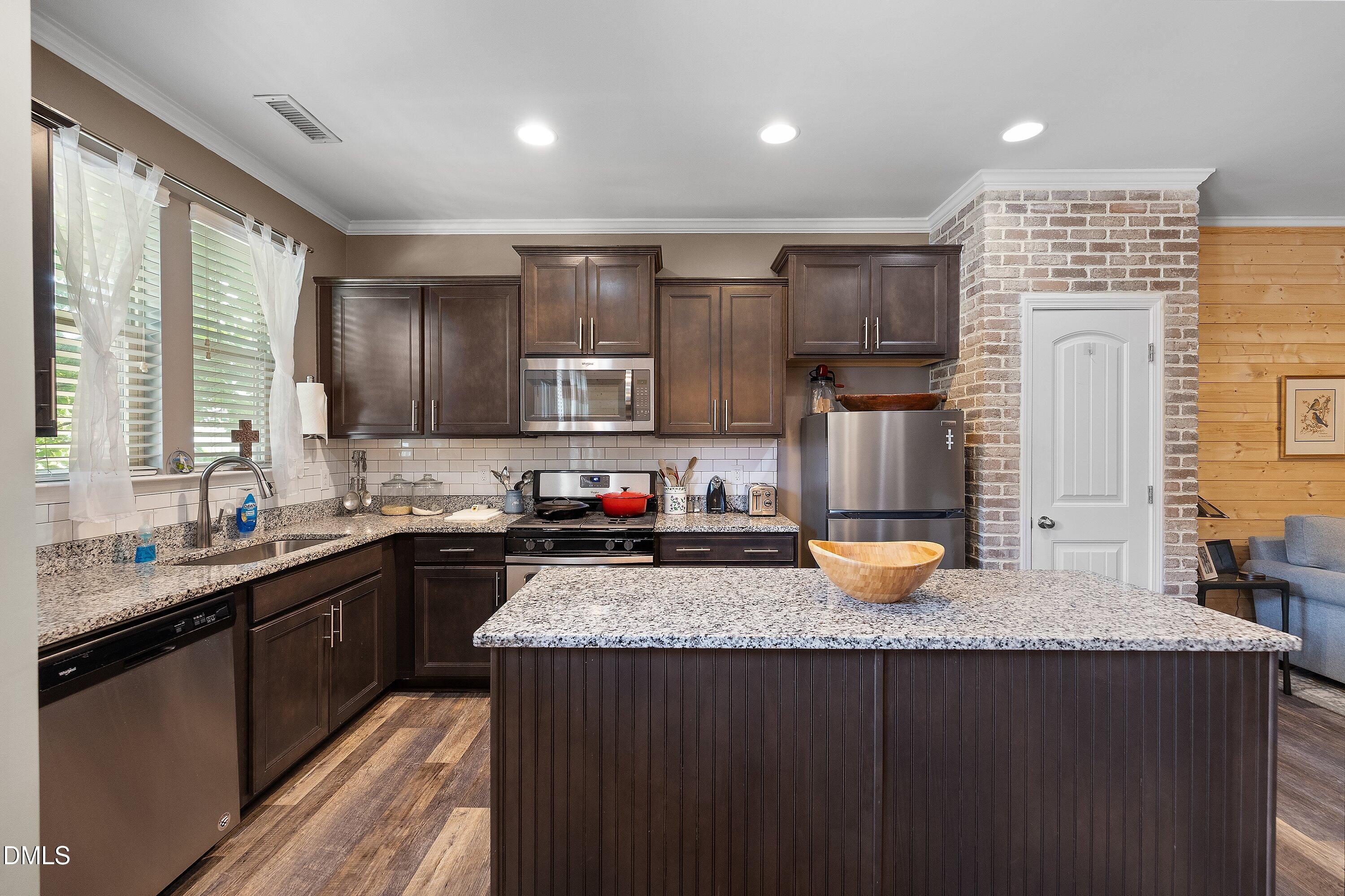 1809 Shady Oaks Drive Property Photo 8