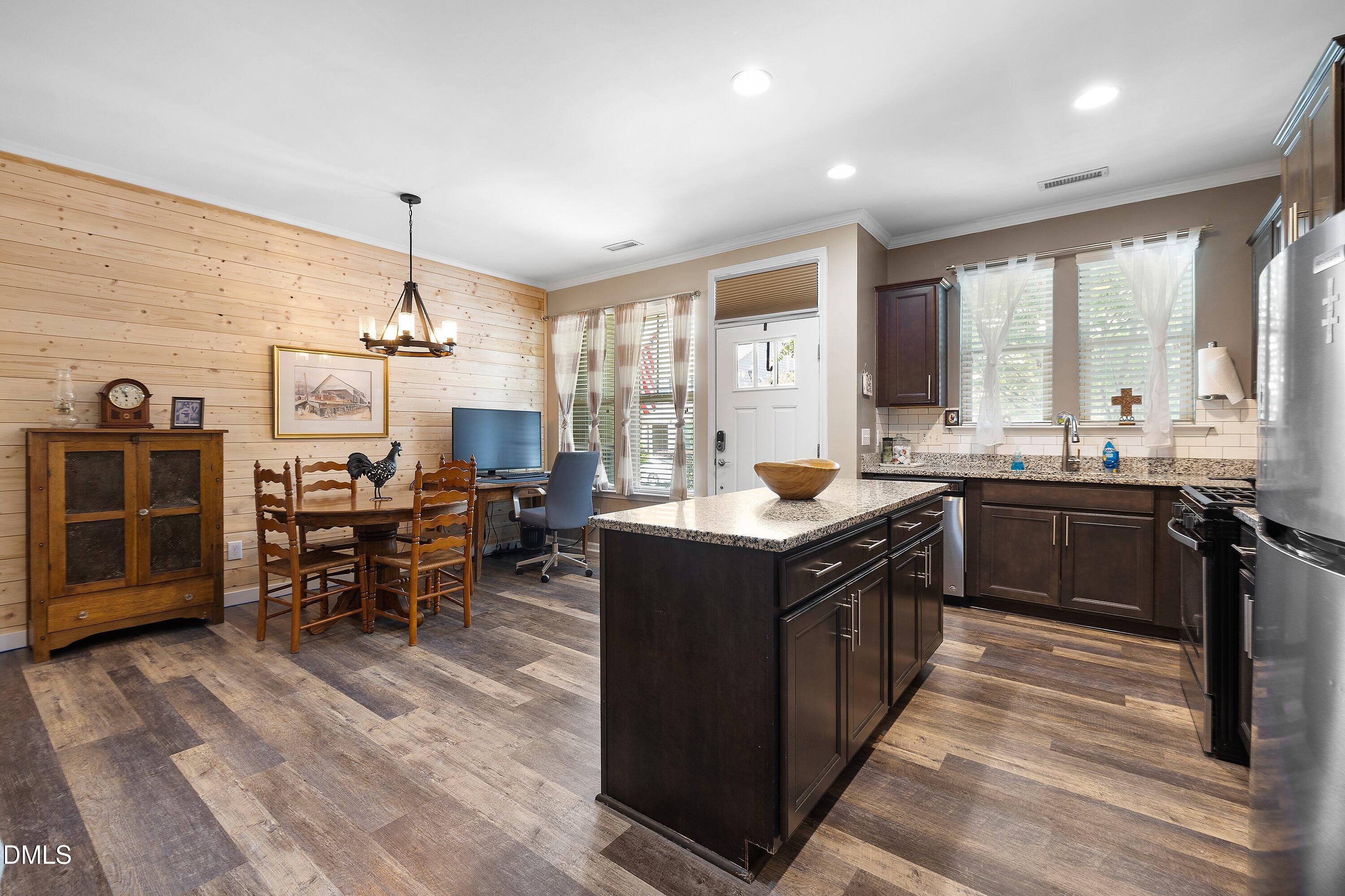 1809 Shady Oaks Drive Property Photo 11