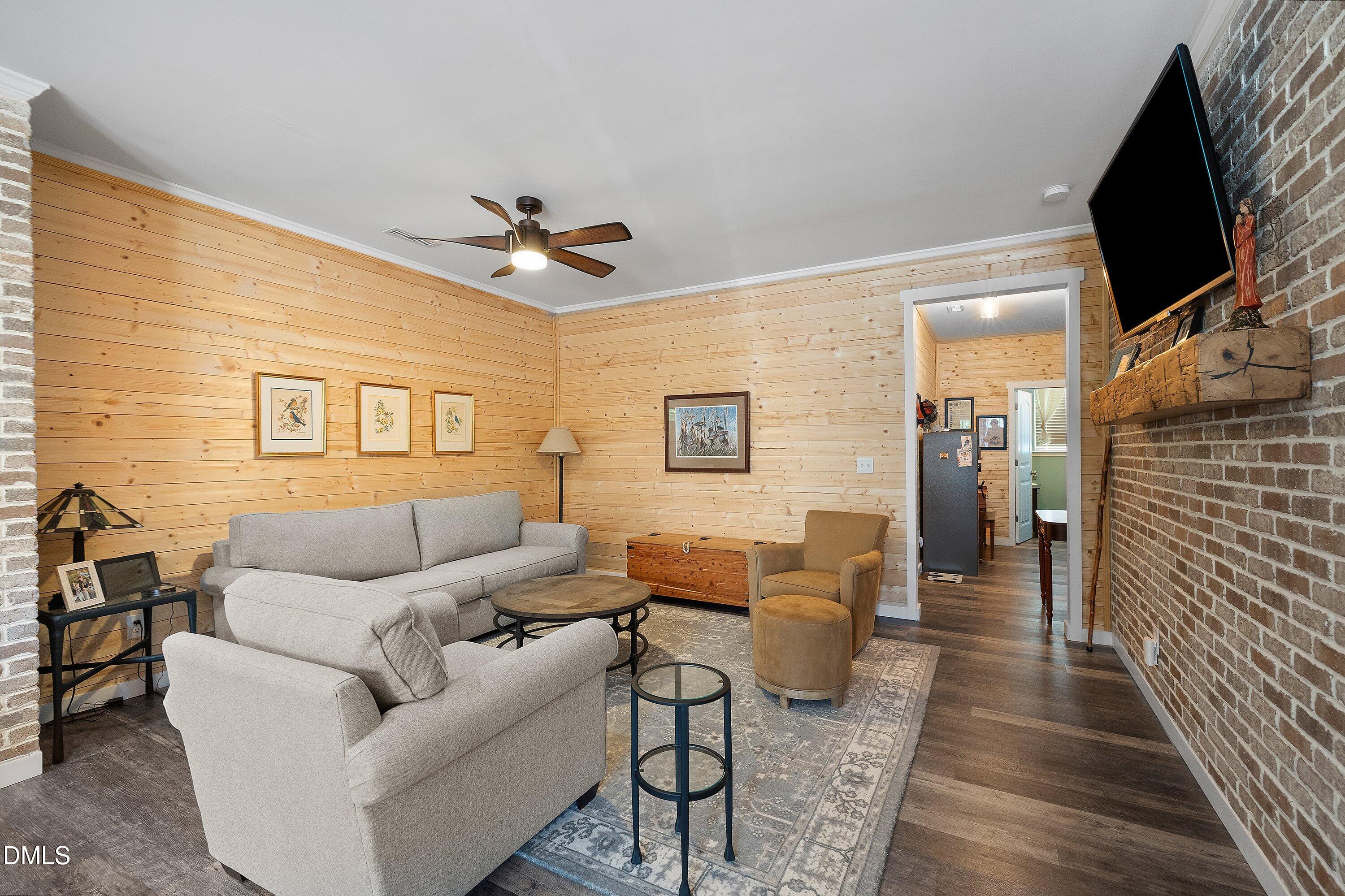 1809 Shady Oaks Drive Property Photo 14