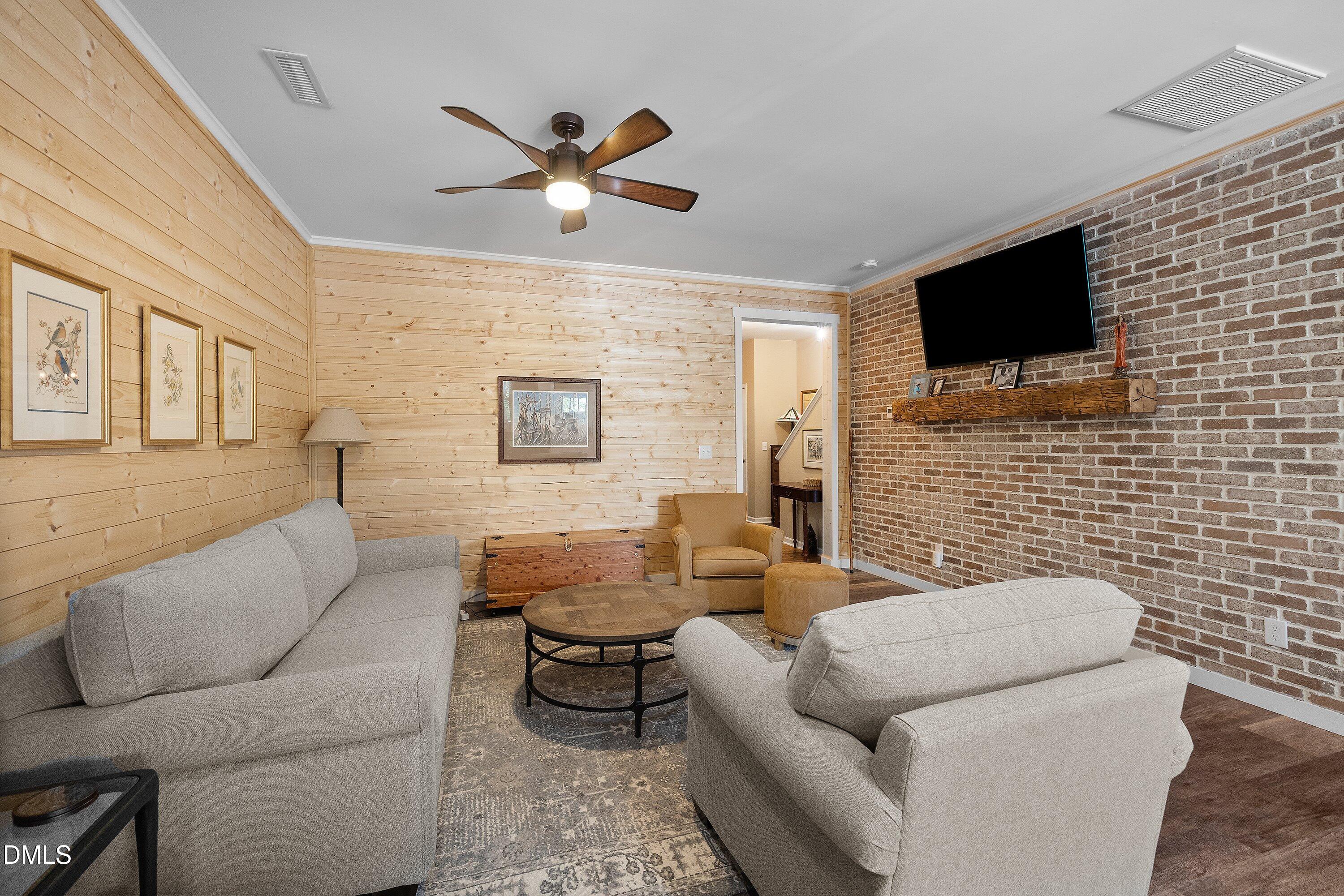1809 Shady Oaks Drive Property Photo 15