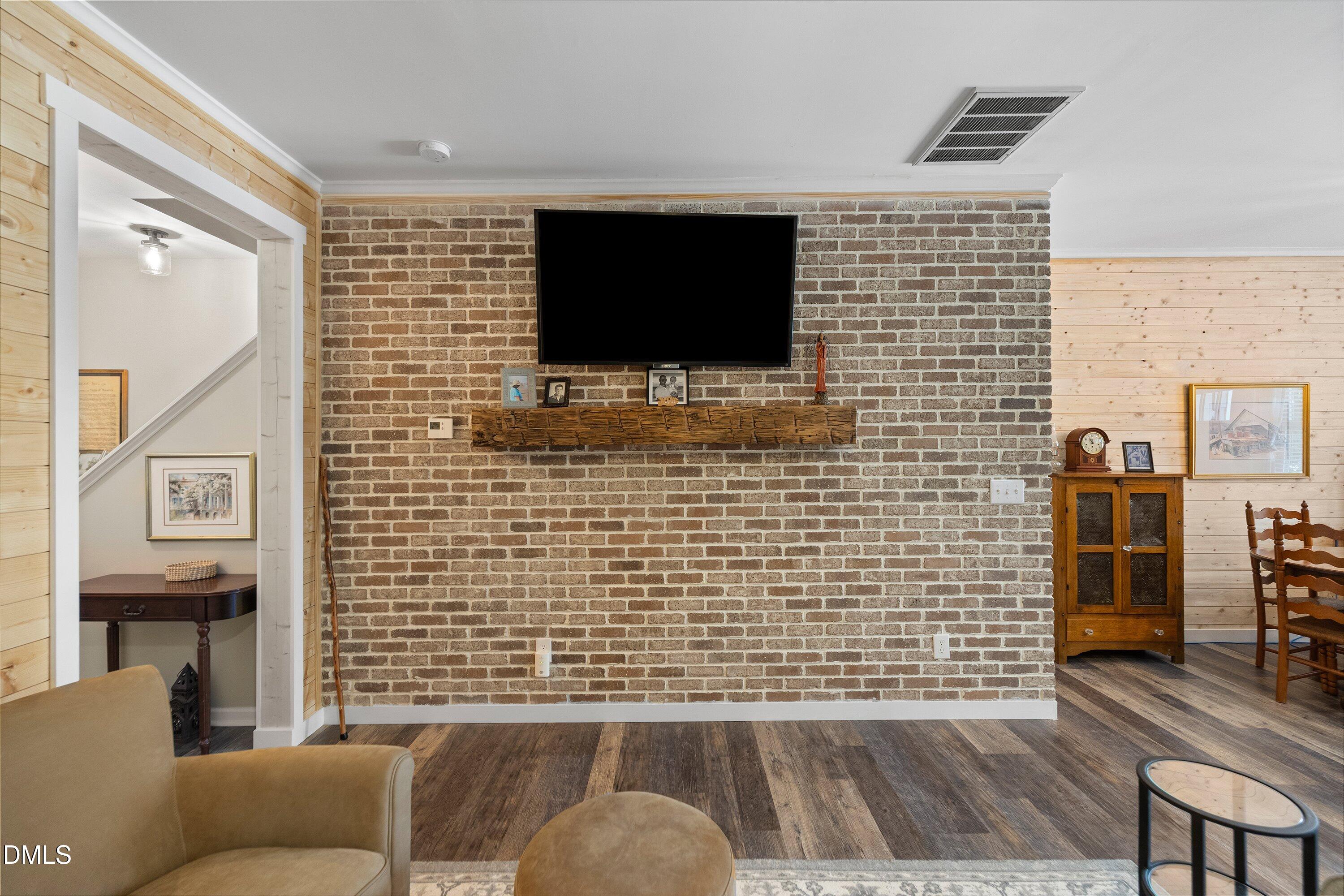 1809 Shady Oaks Drive Property Photo 17