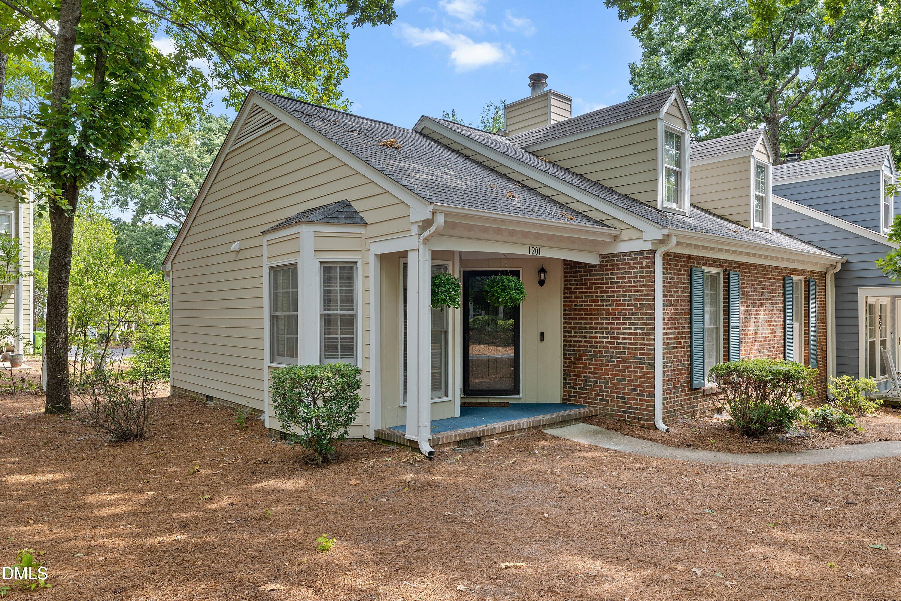 1201 Deptford Court Property Photo 2