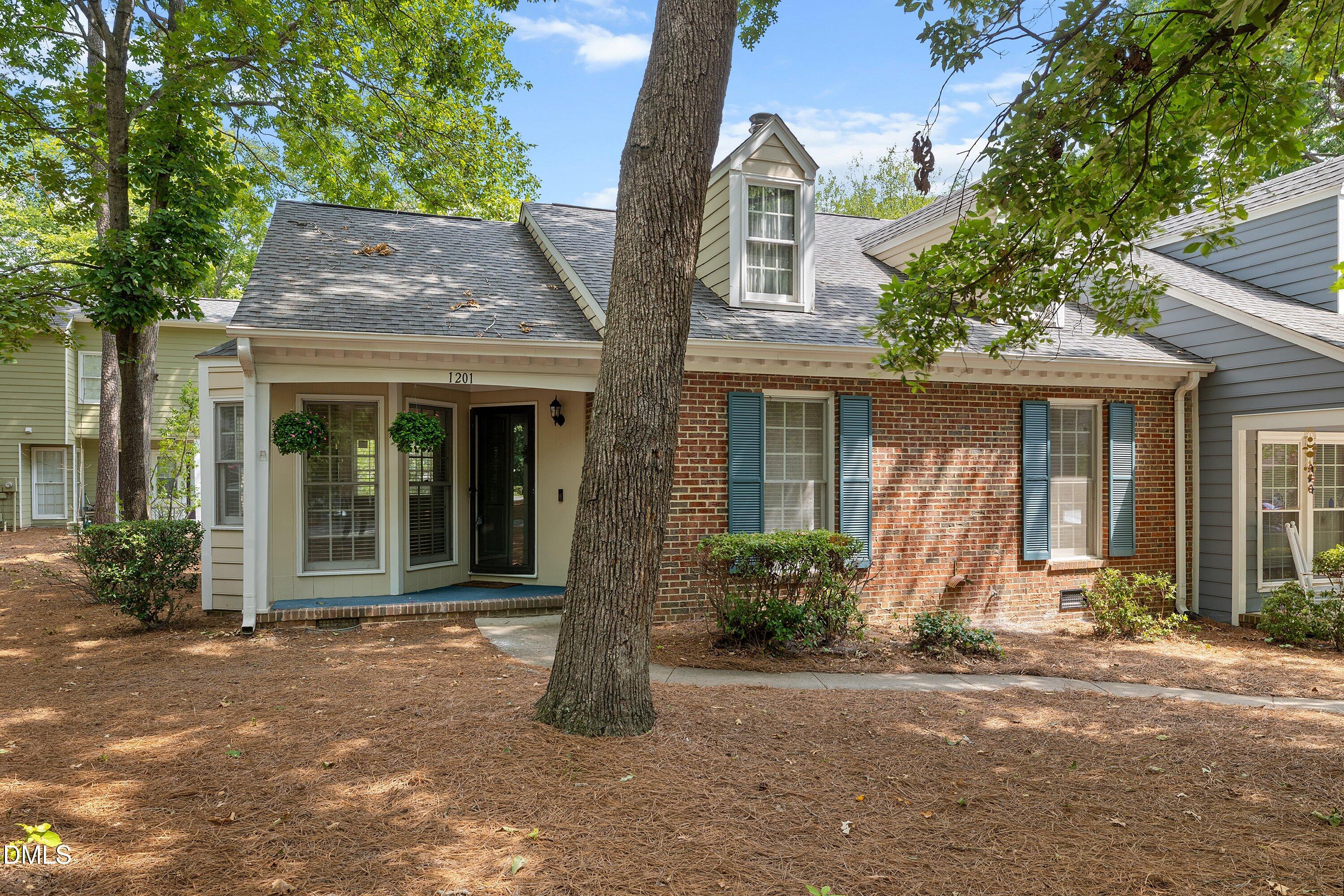 1201 Deptford Court Property Photo 3