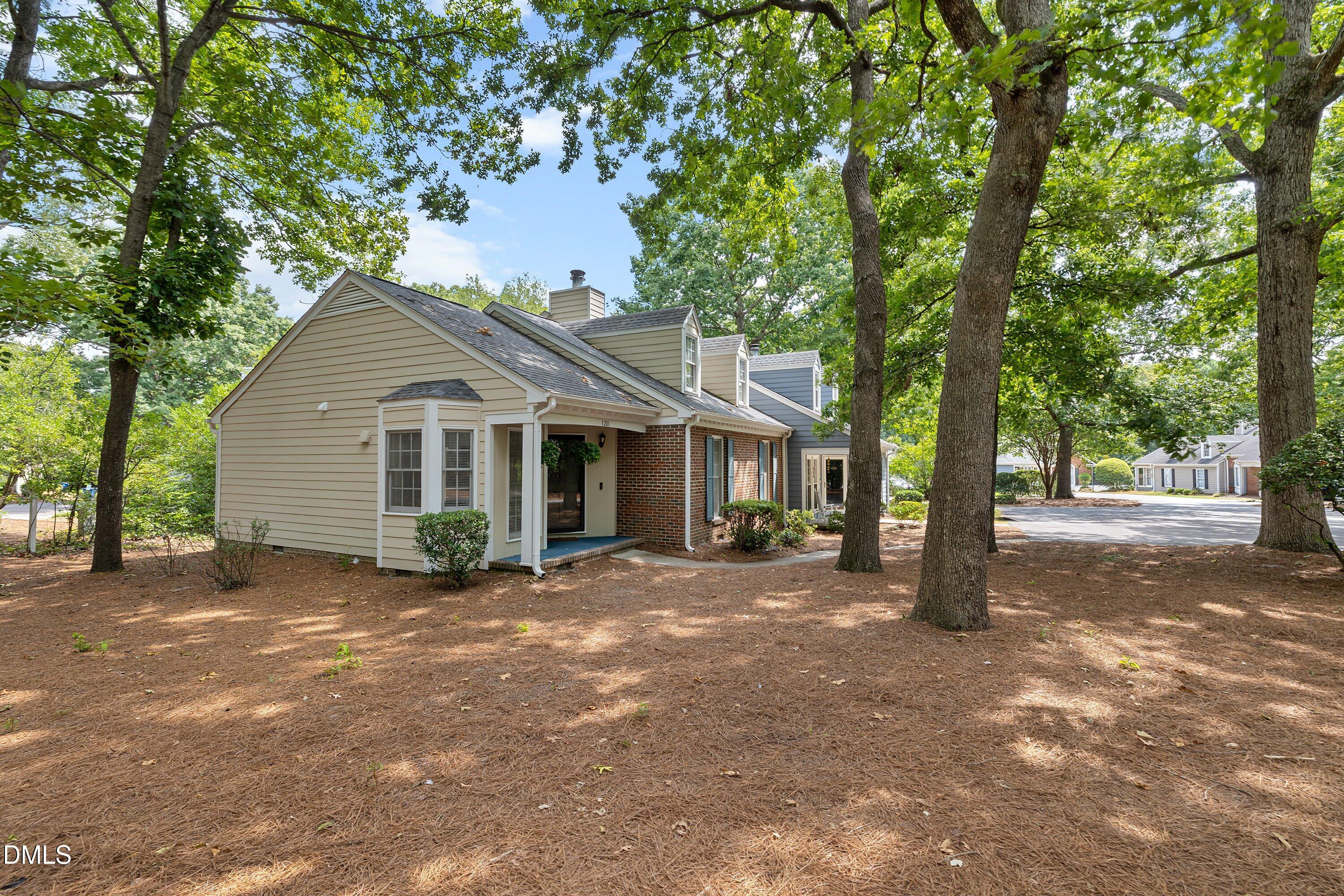 1201 Deptford Court Property Photo 4