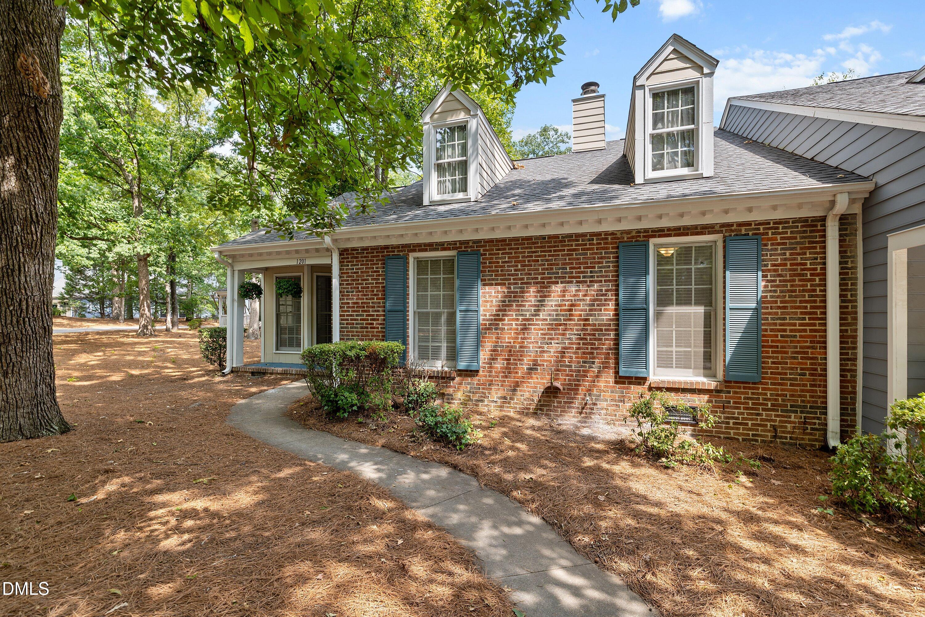1201 Deptford Court Property Photo 5