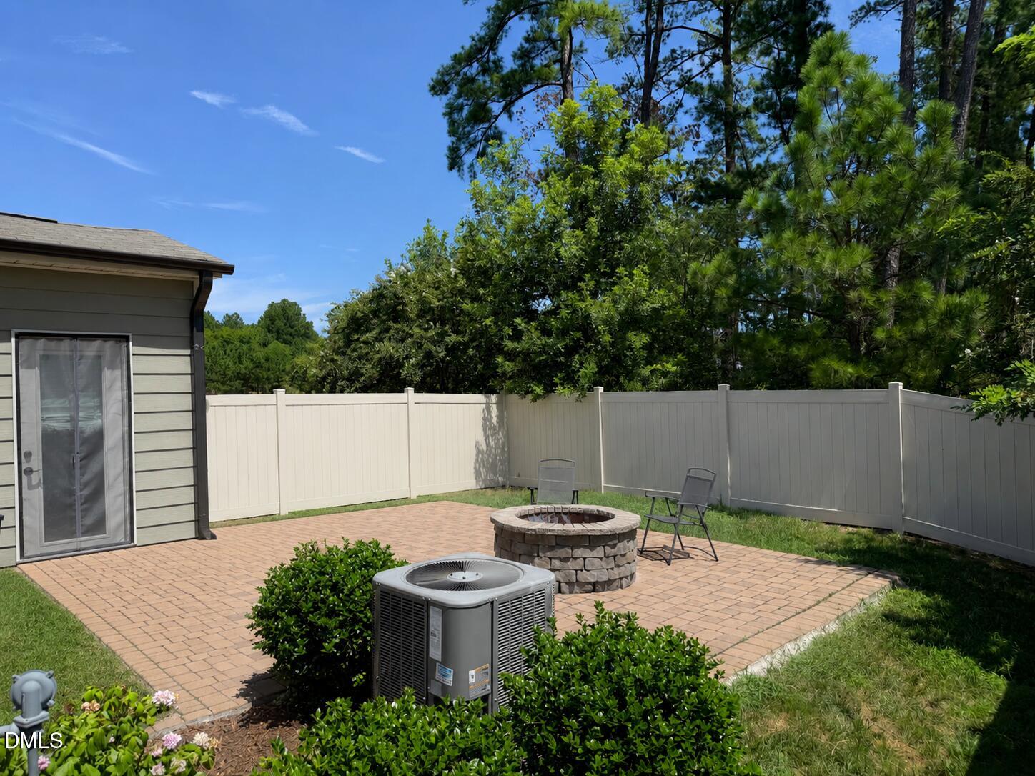 1004 Saffron Loop Property Photo 5