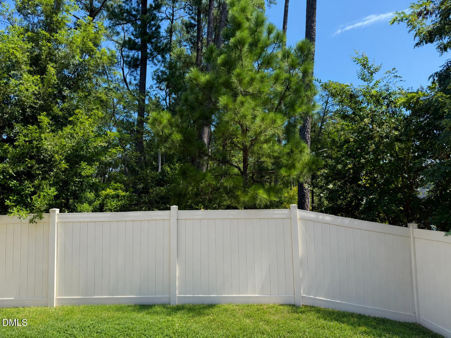 1004 Saffron Loop Property Photo 6