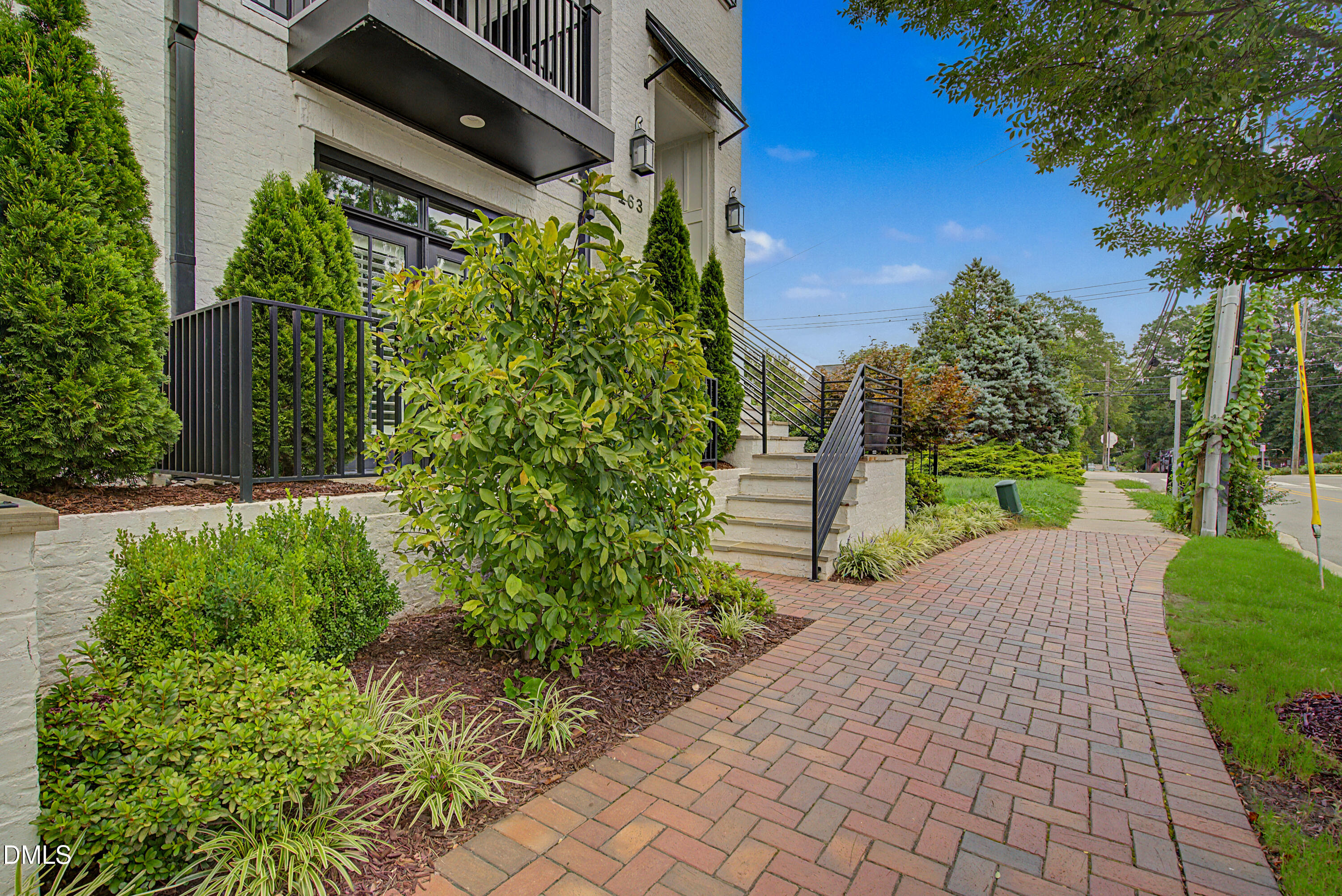 163 E Park Street Property Photo 3