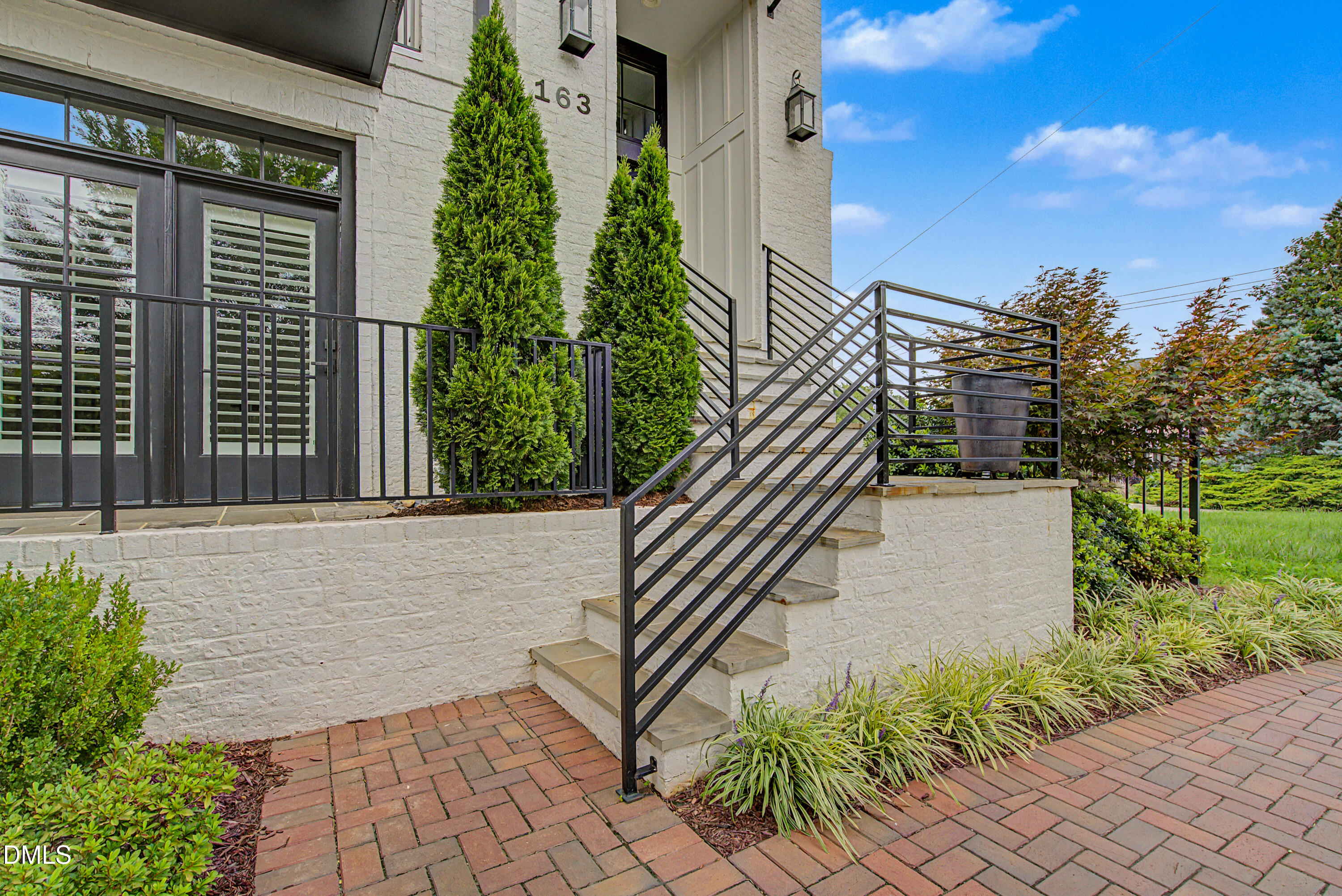 163 E Park Street Property Photo 4