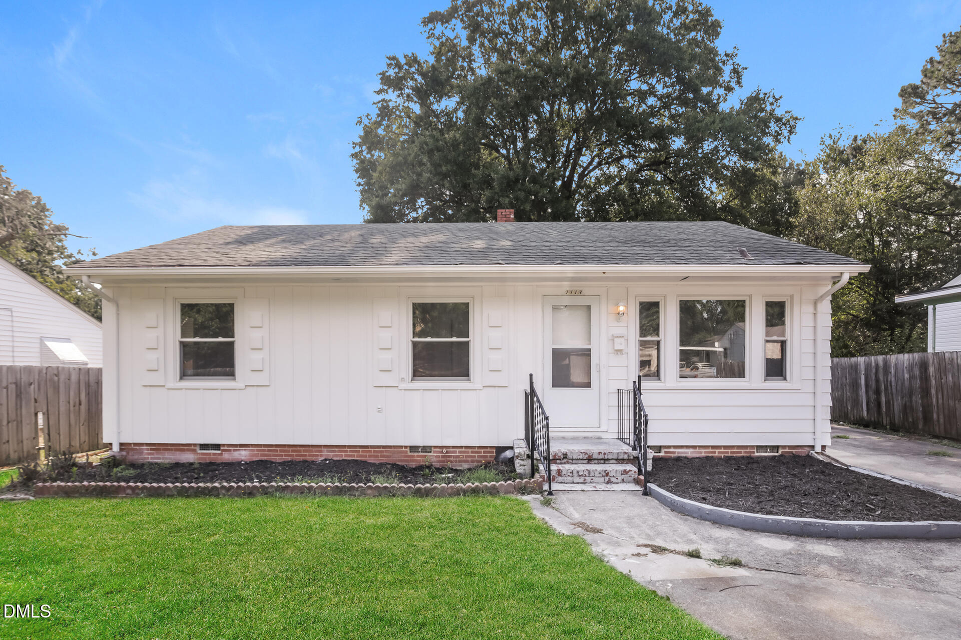 1113 Meadow Street S Property Photo 1