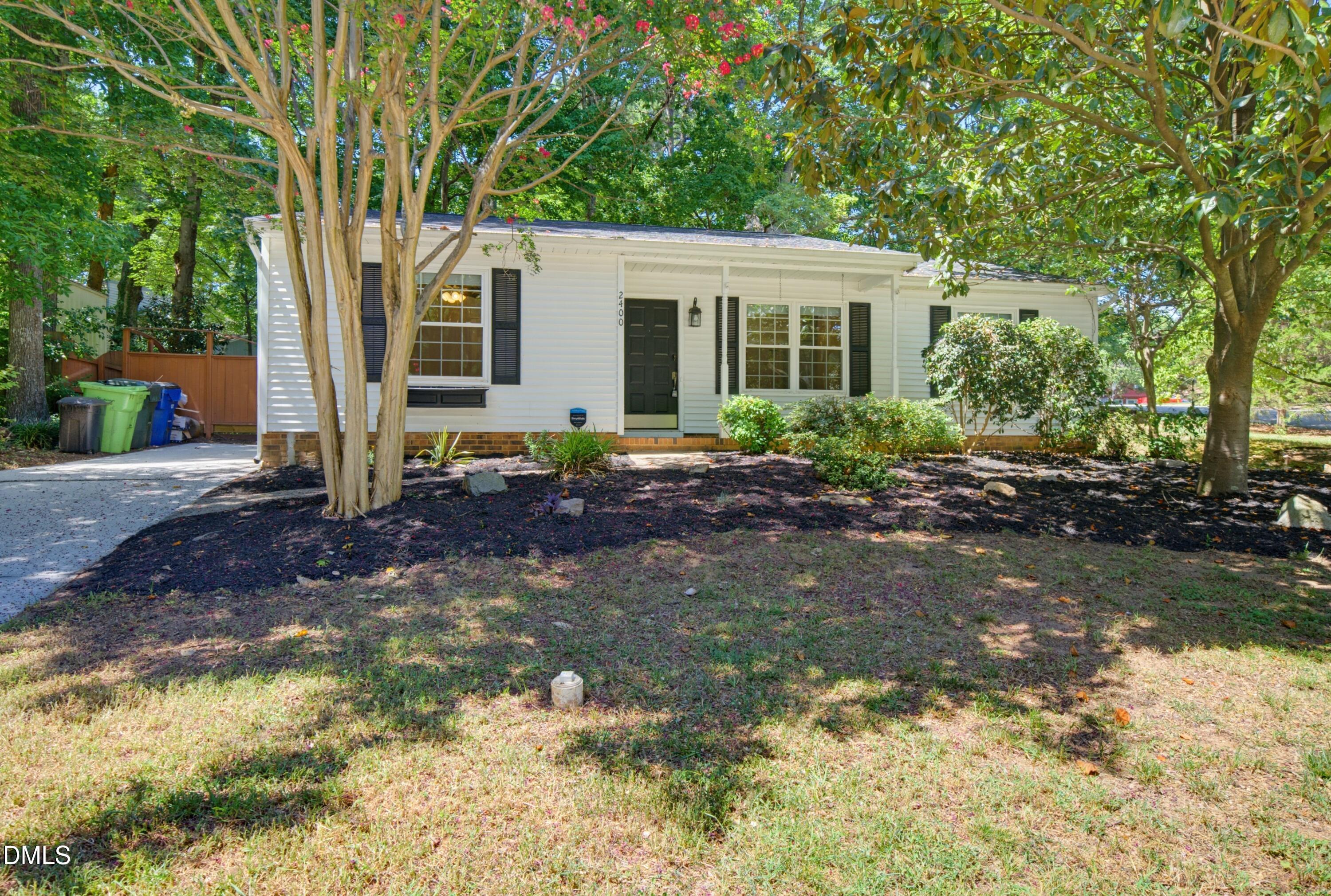 2400 Perennial Street Property Photo 2