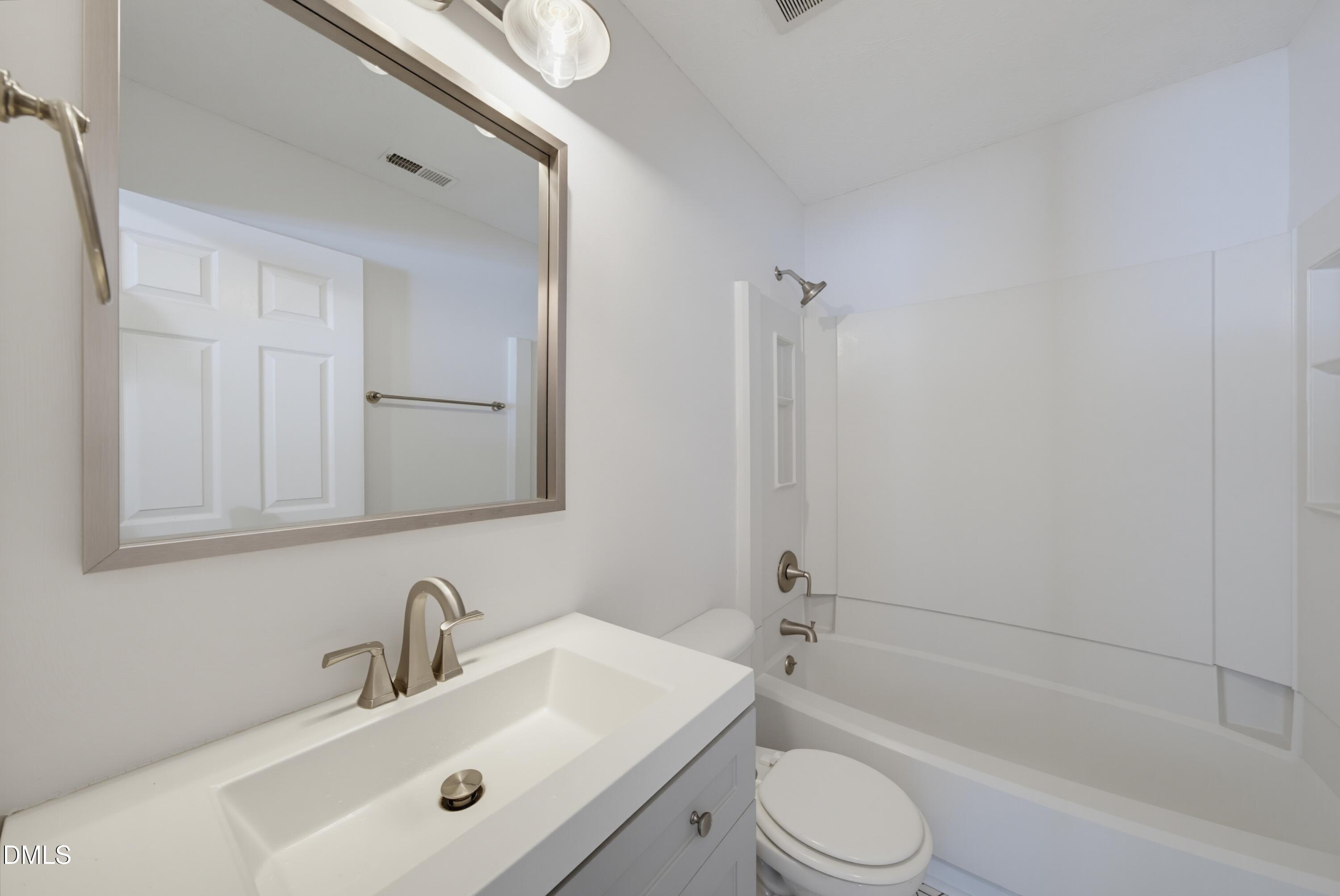 2400 Perennial Street Property Photo 18