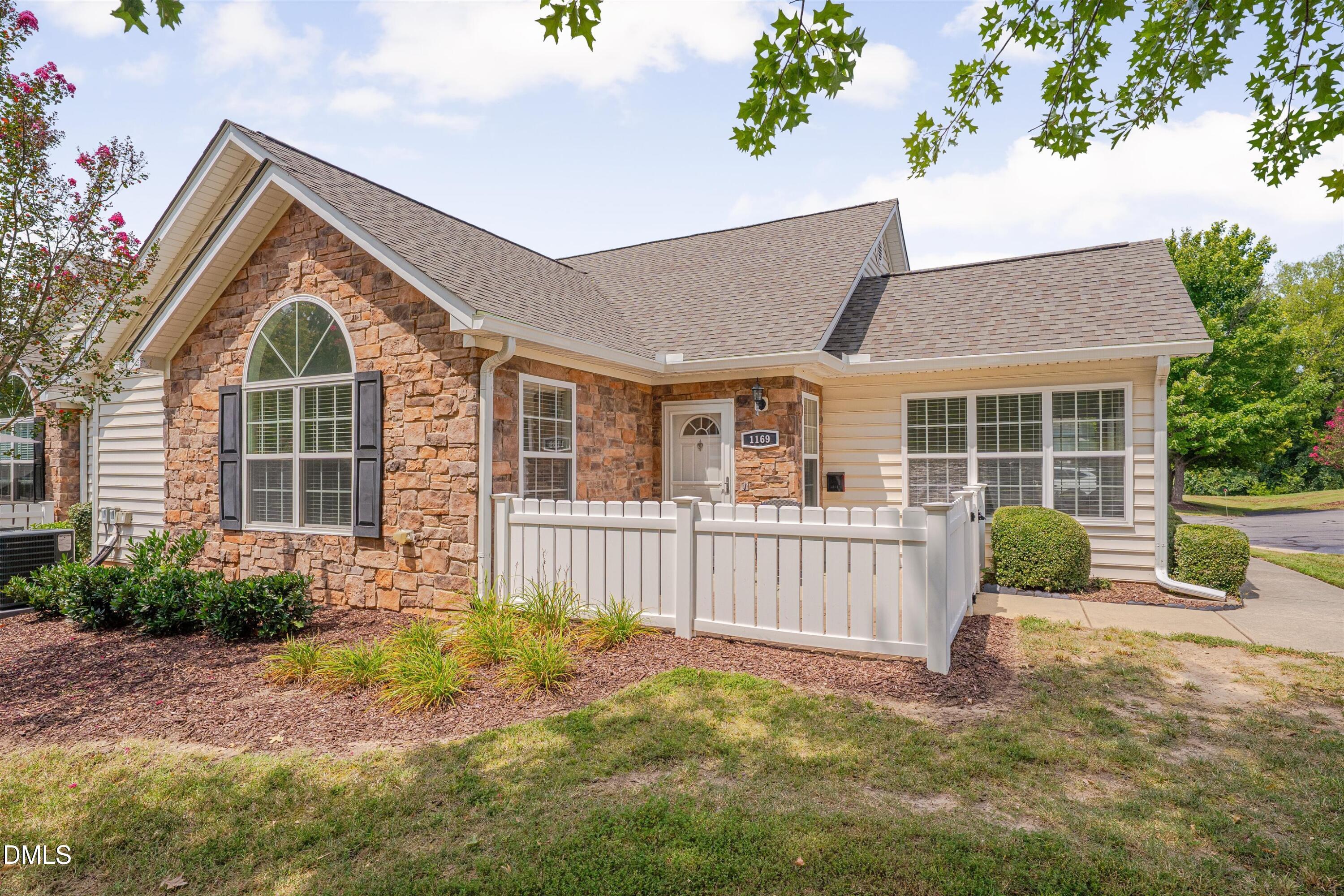 1169 Blue Bird Lane Property Photo 2