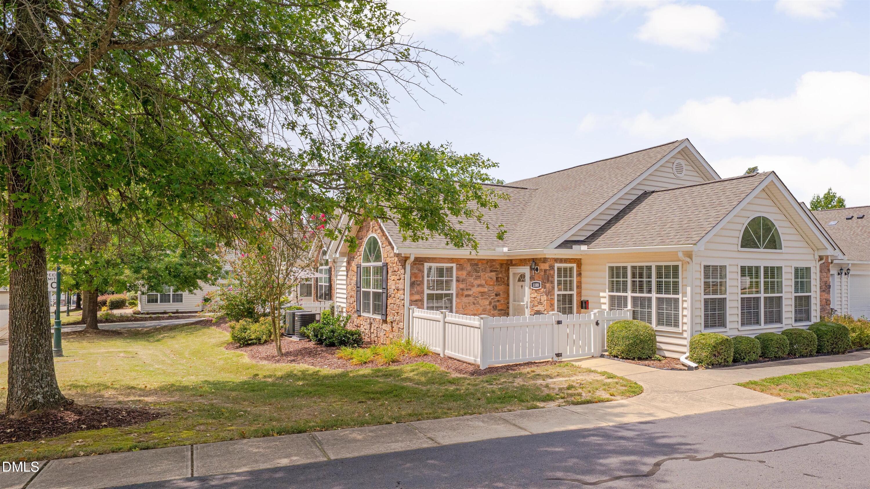 1169 Blue Bird Lane Property Photo 3