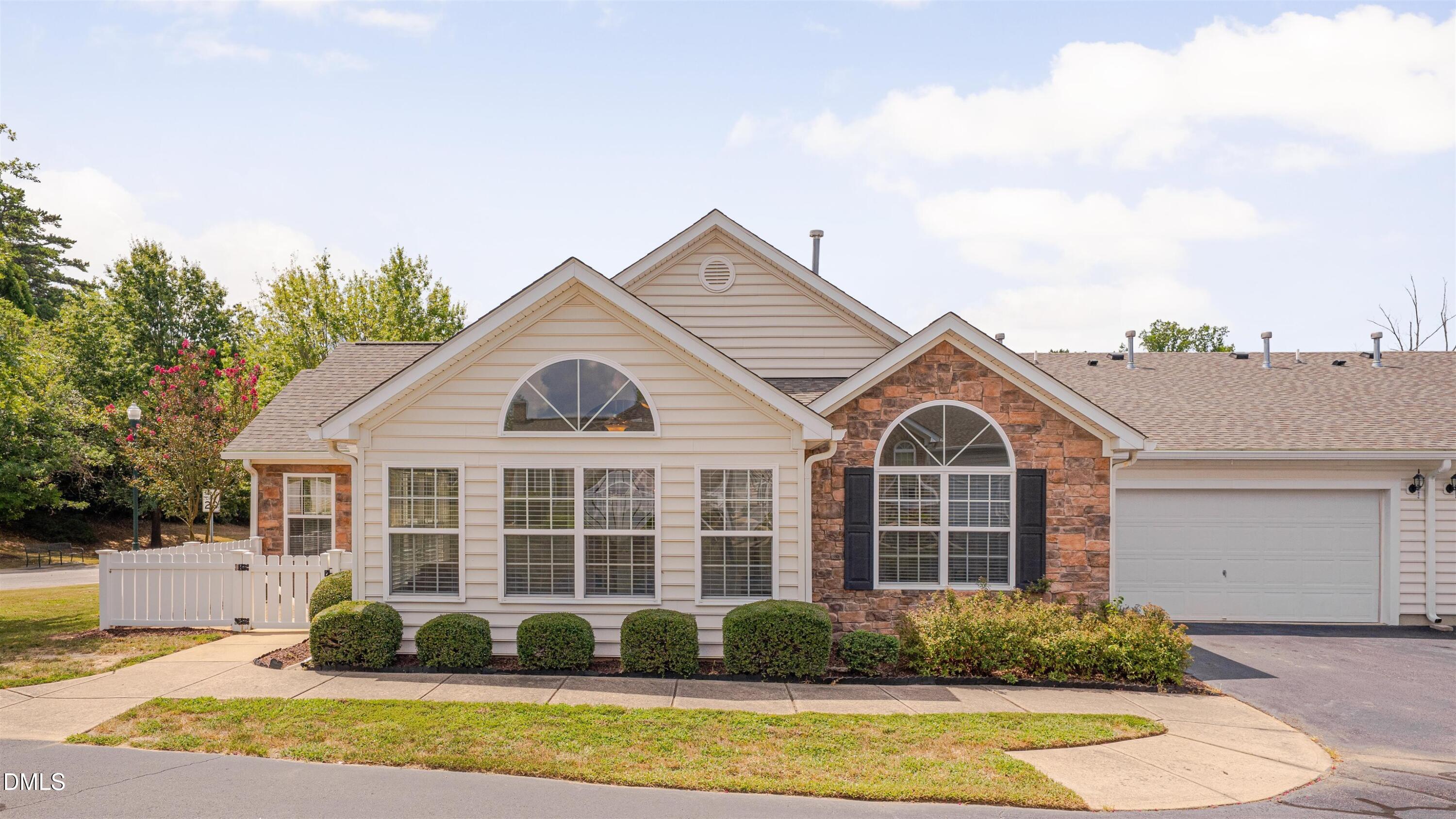 1169 Blue Bird Lane Property Photo 4