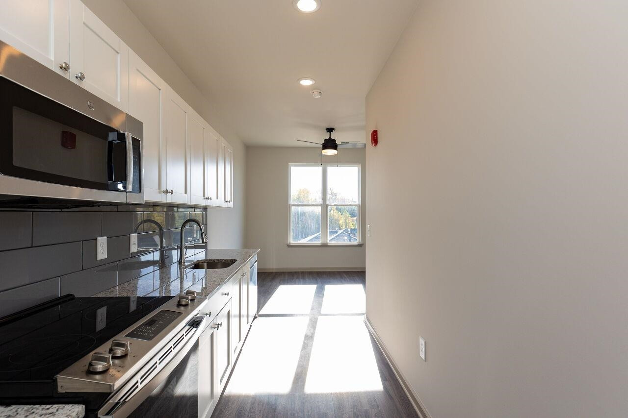 2210 Gathering Square Court Property Photo 7